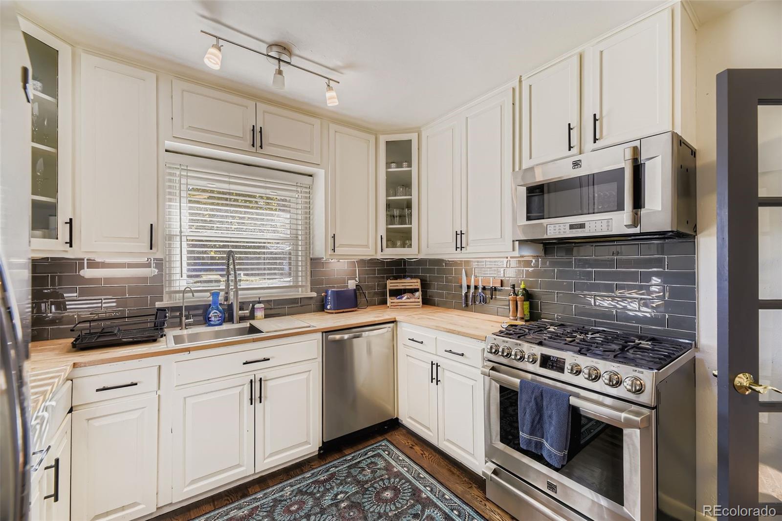 3025 S Corona Street