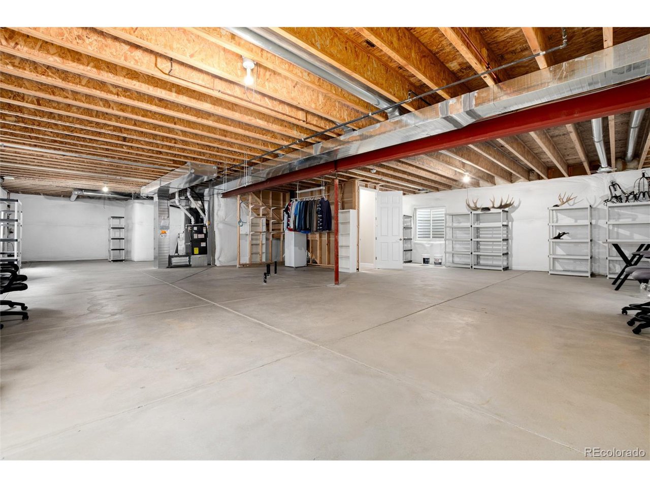 2102 Broadleaf Loop