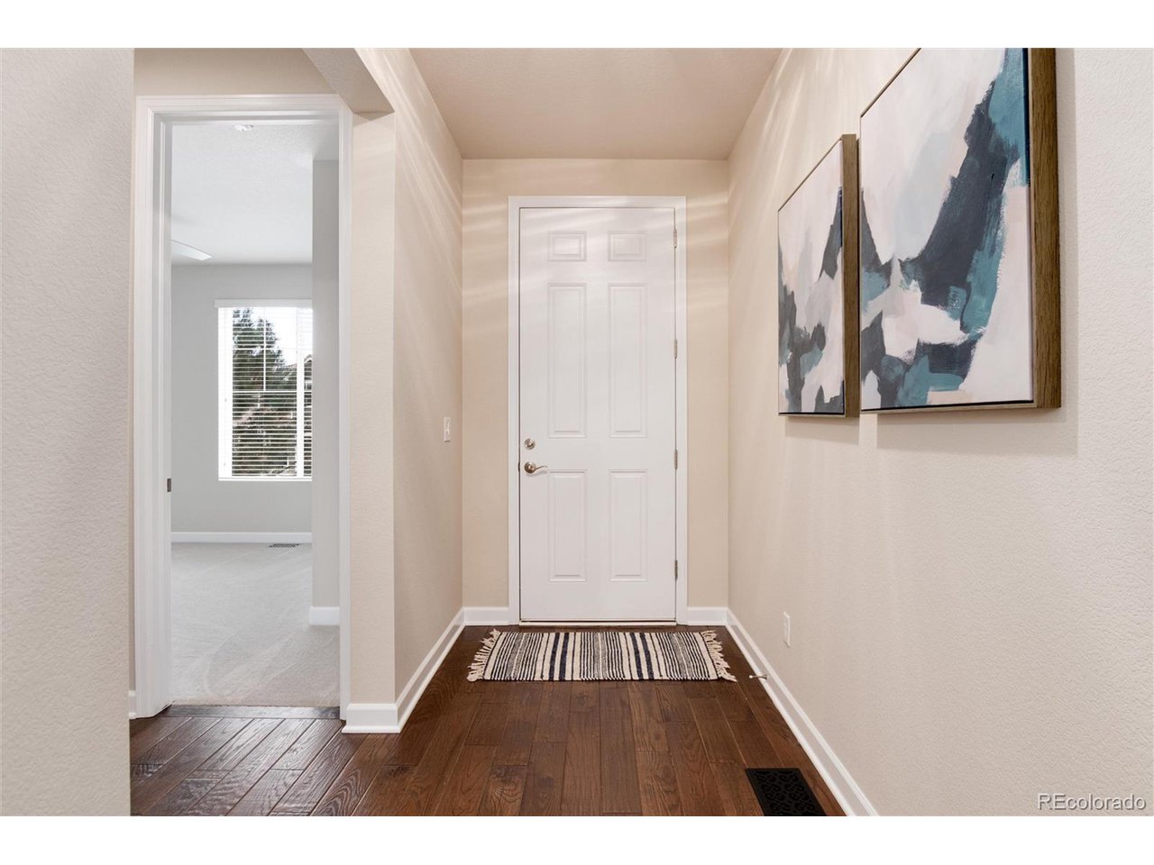 2102 Broadleaf Loop