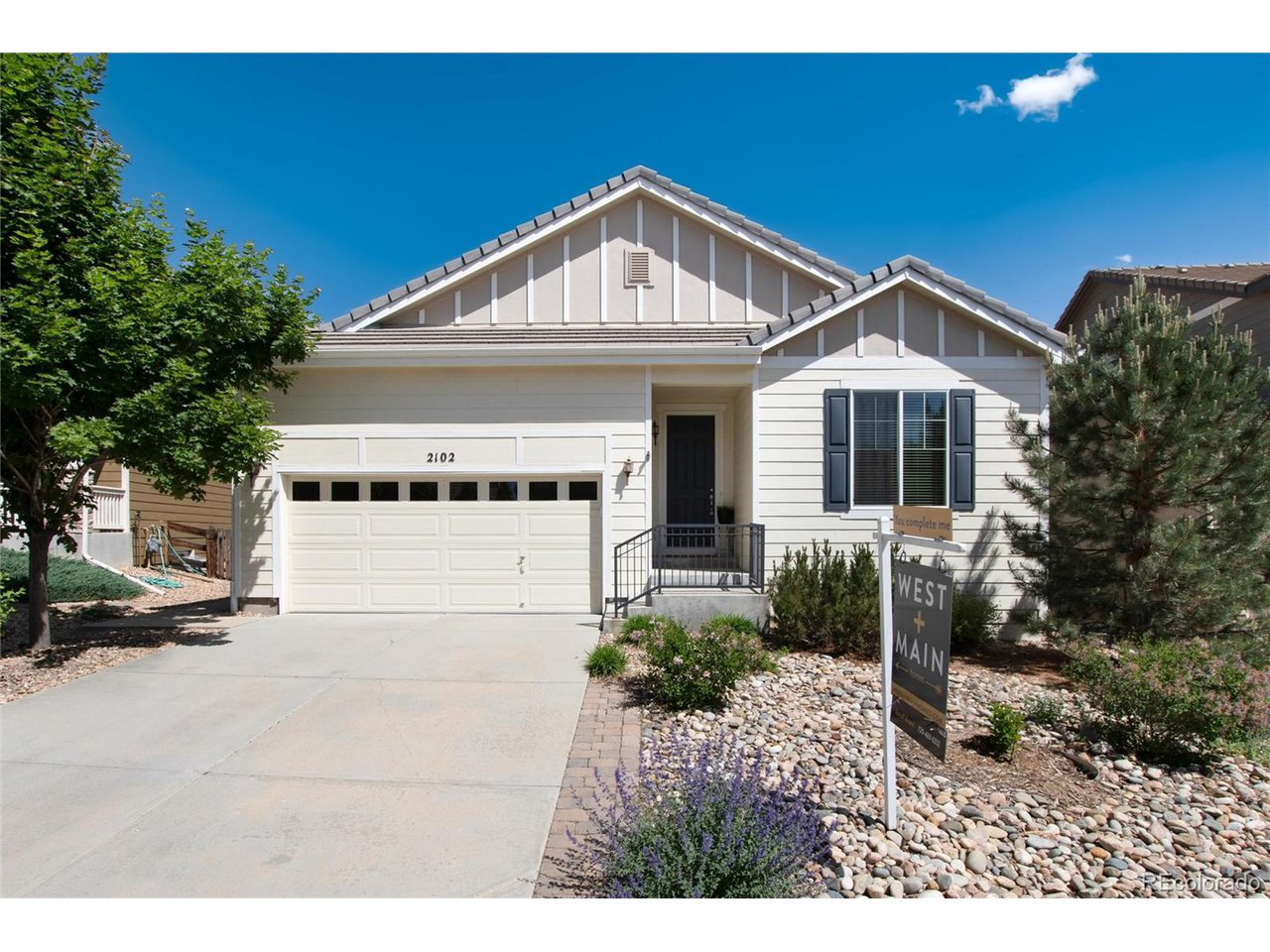 2102 Broadleaf Loop