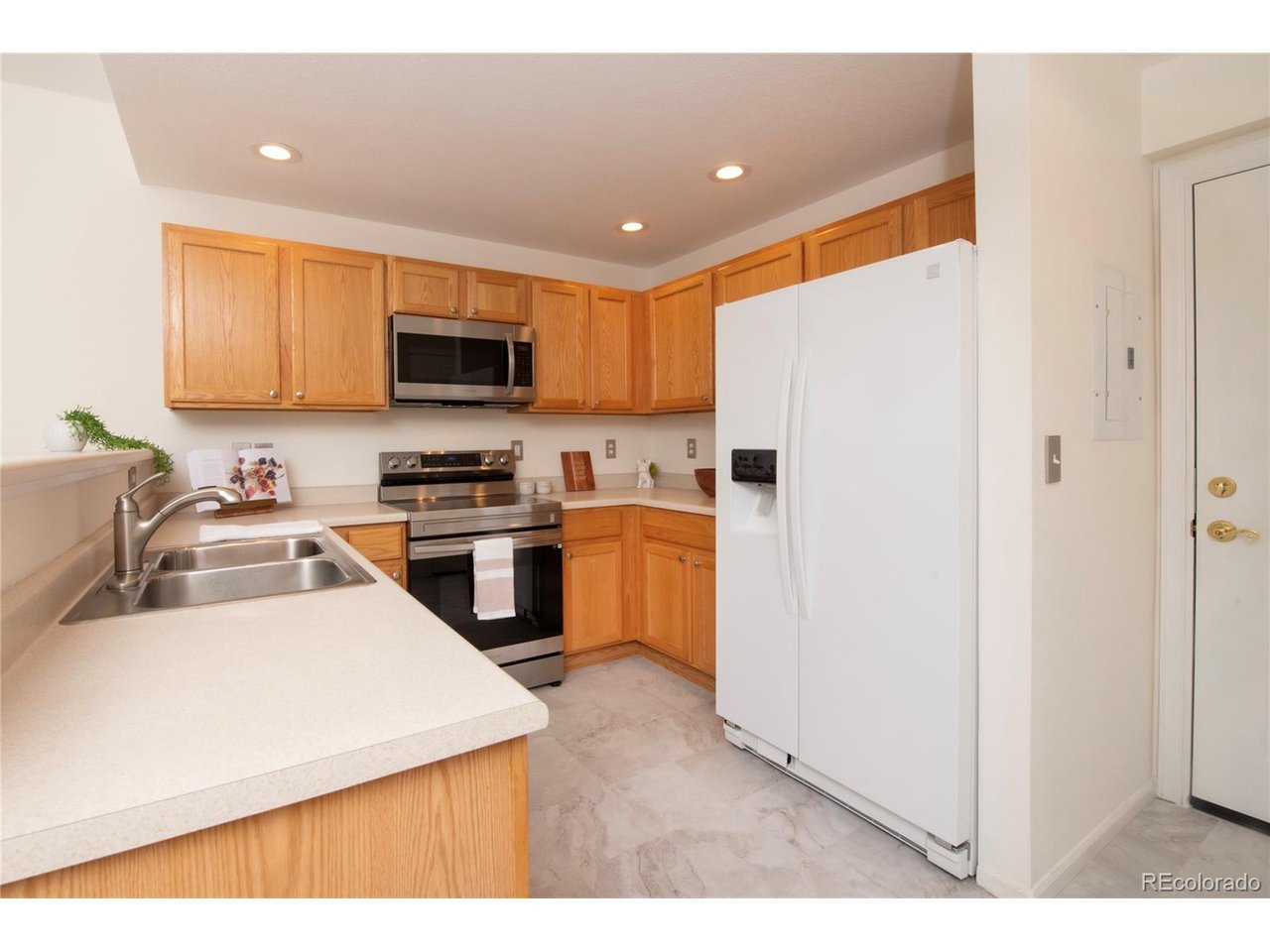 1703 Whitehall Dr 1E