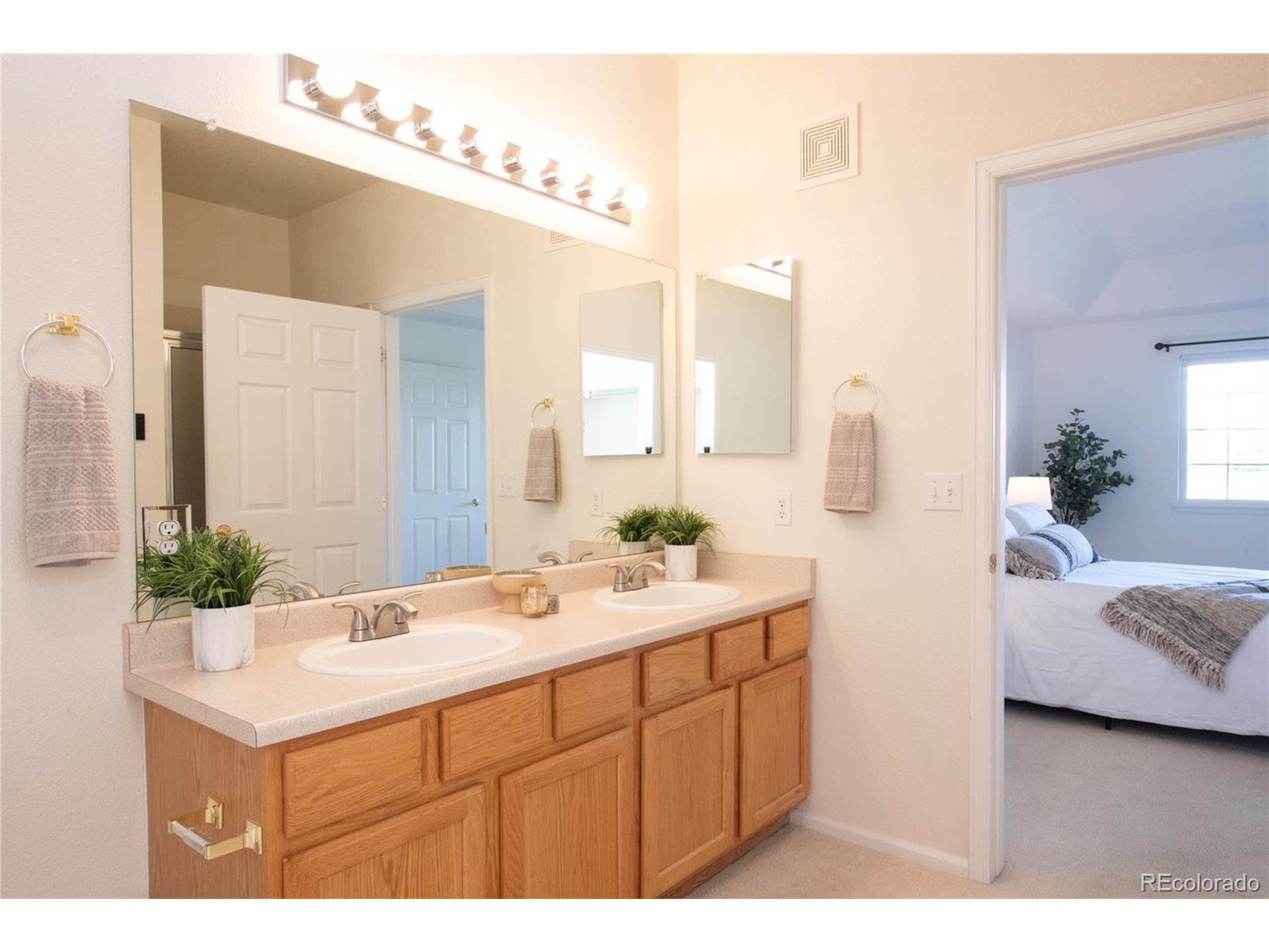 1703 Whitehall Dr 1E