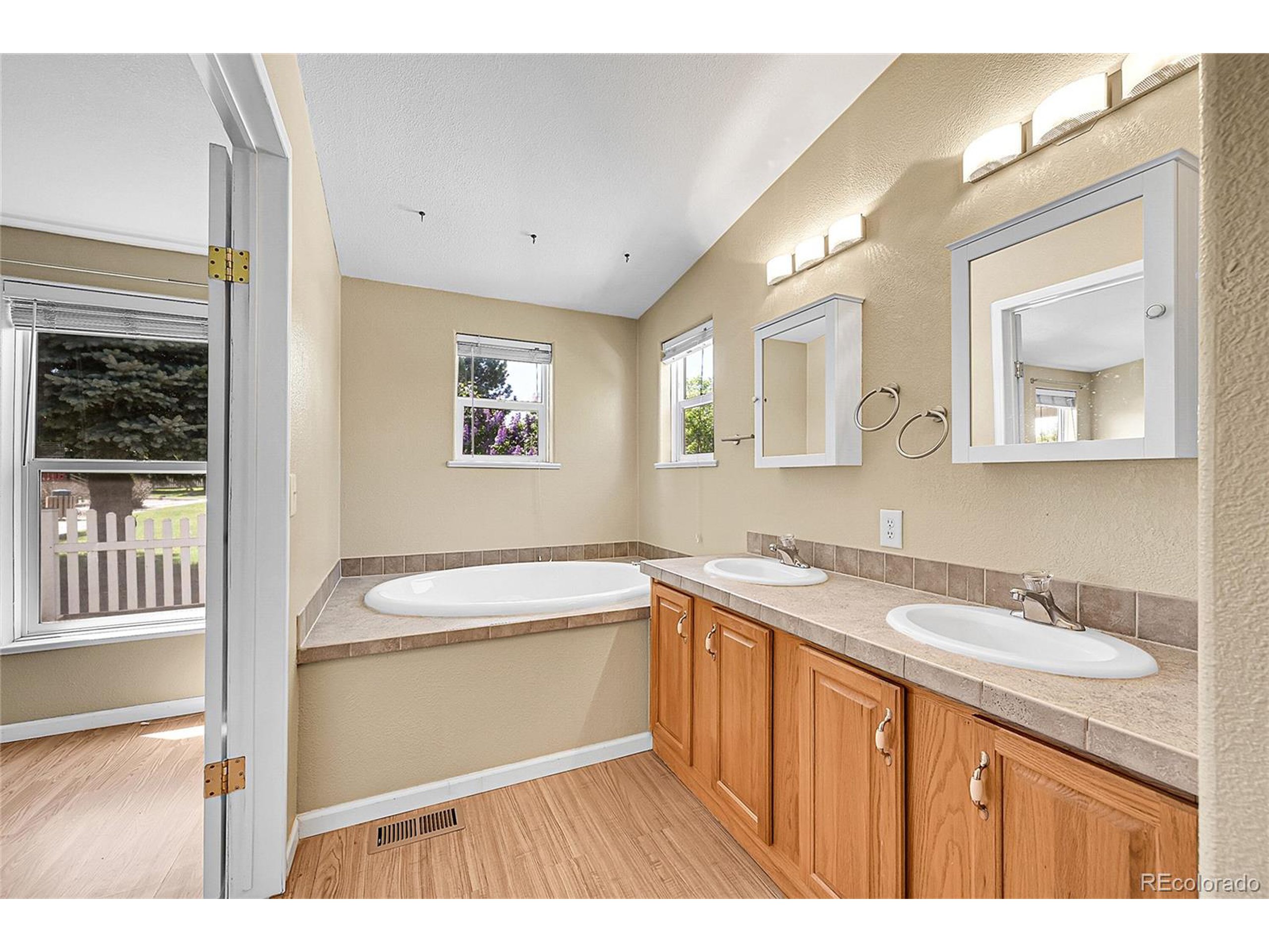 7870 Sunflower Green 151