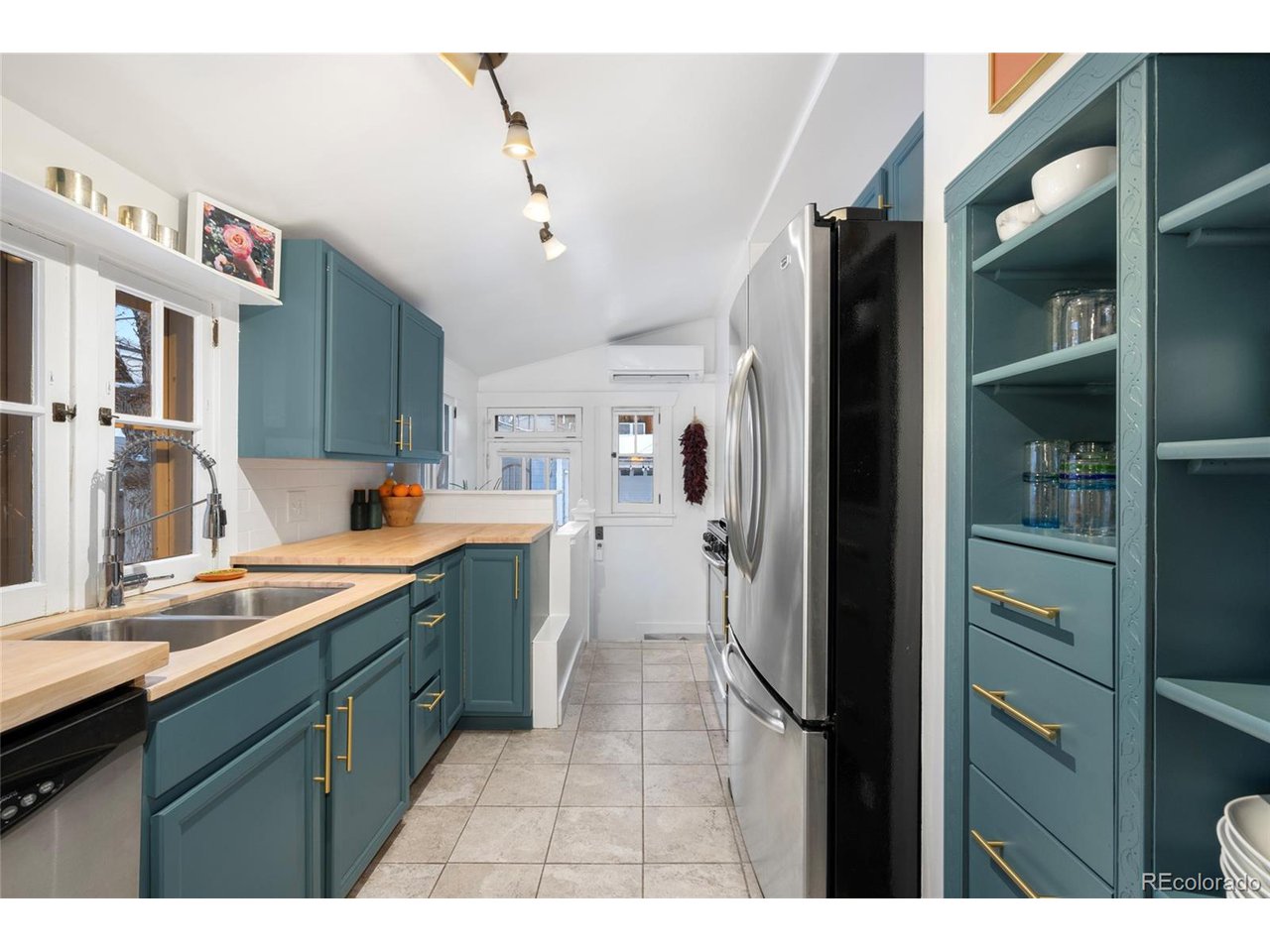 4429 Winona Ct