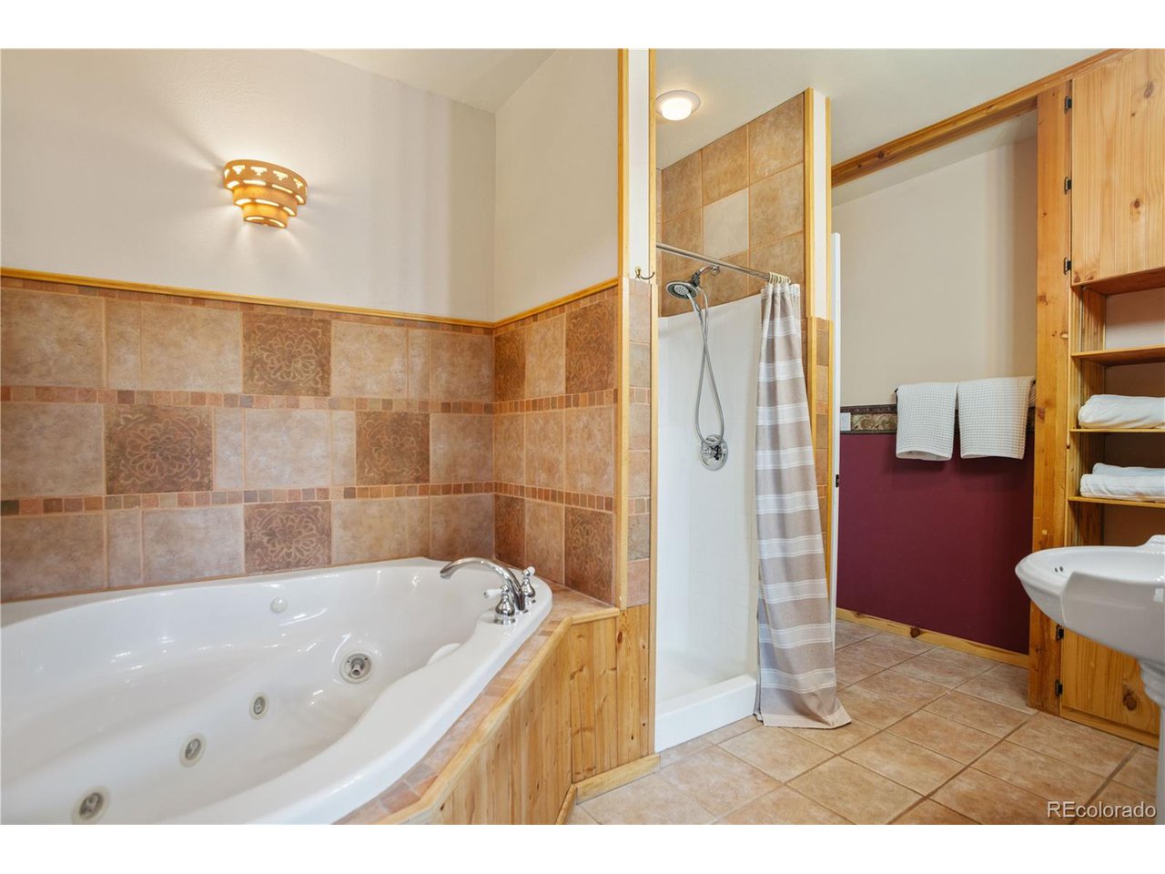 1141 Deer Trail Dr