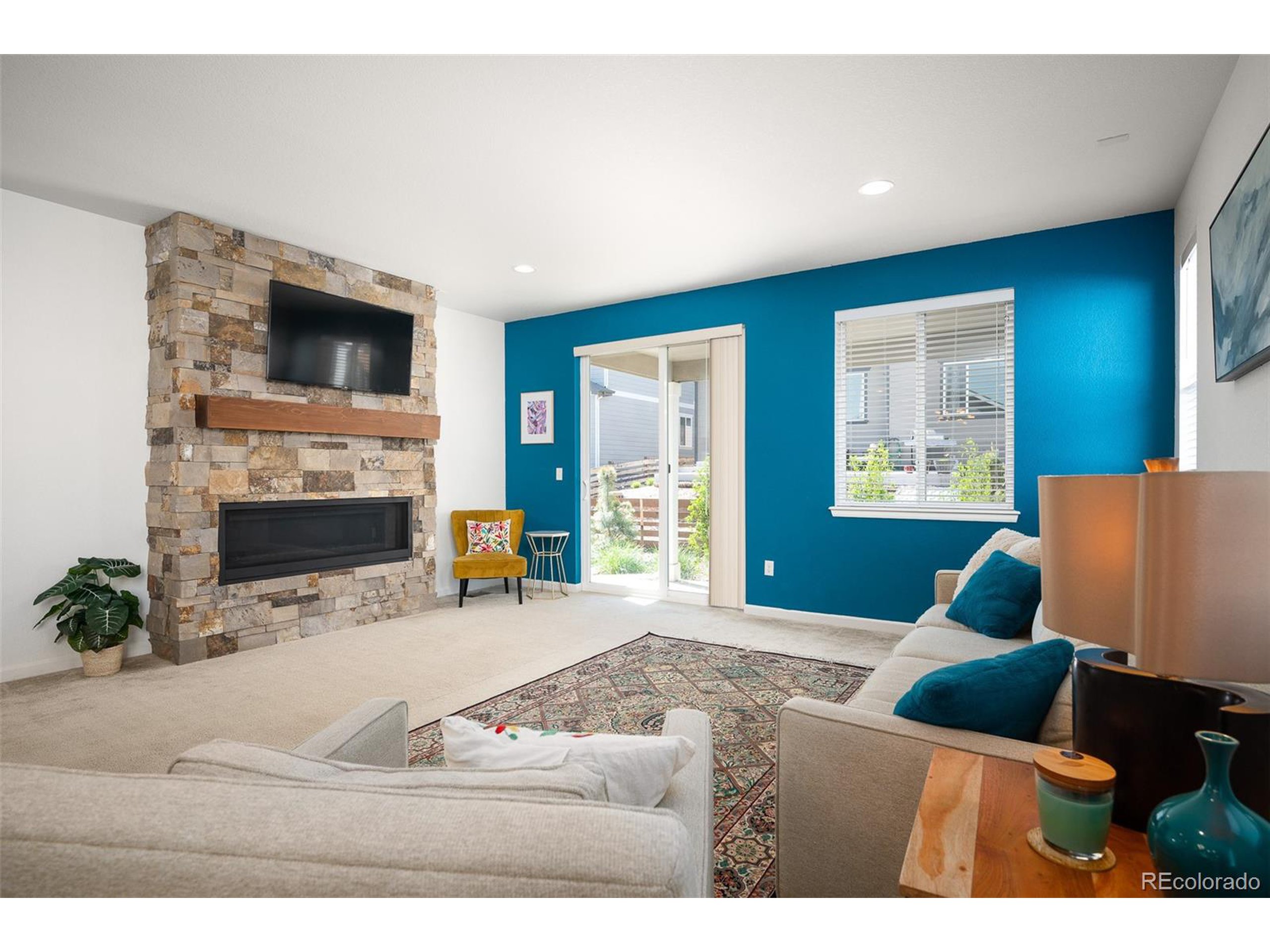 926 Twin Sisters Cir