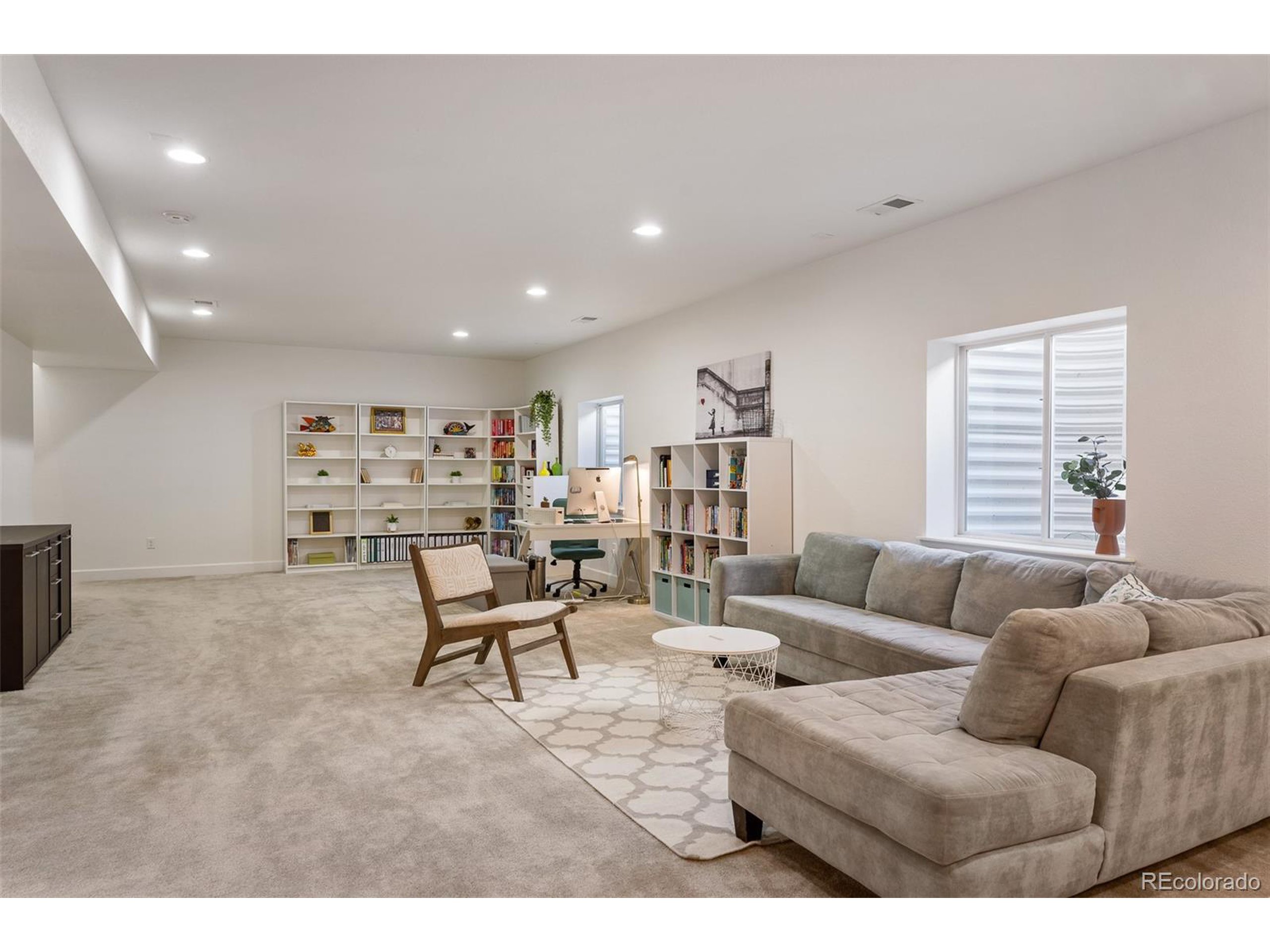 926 Twin Sisters Cir