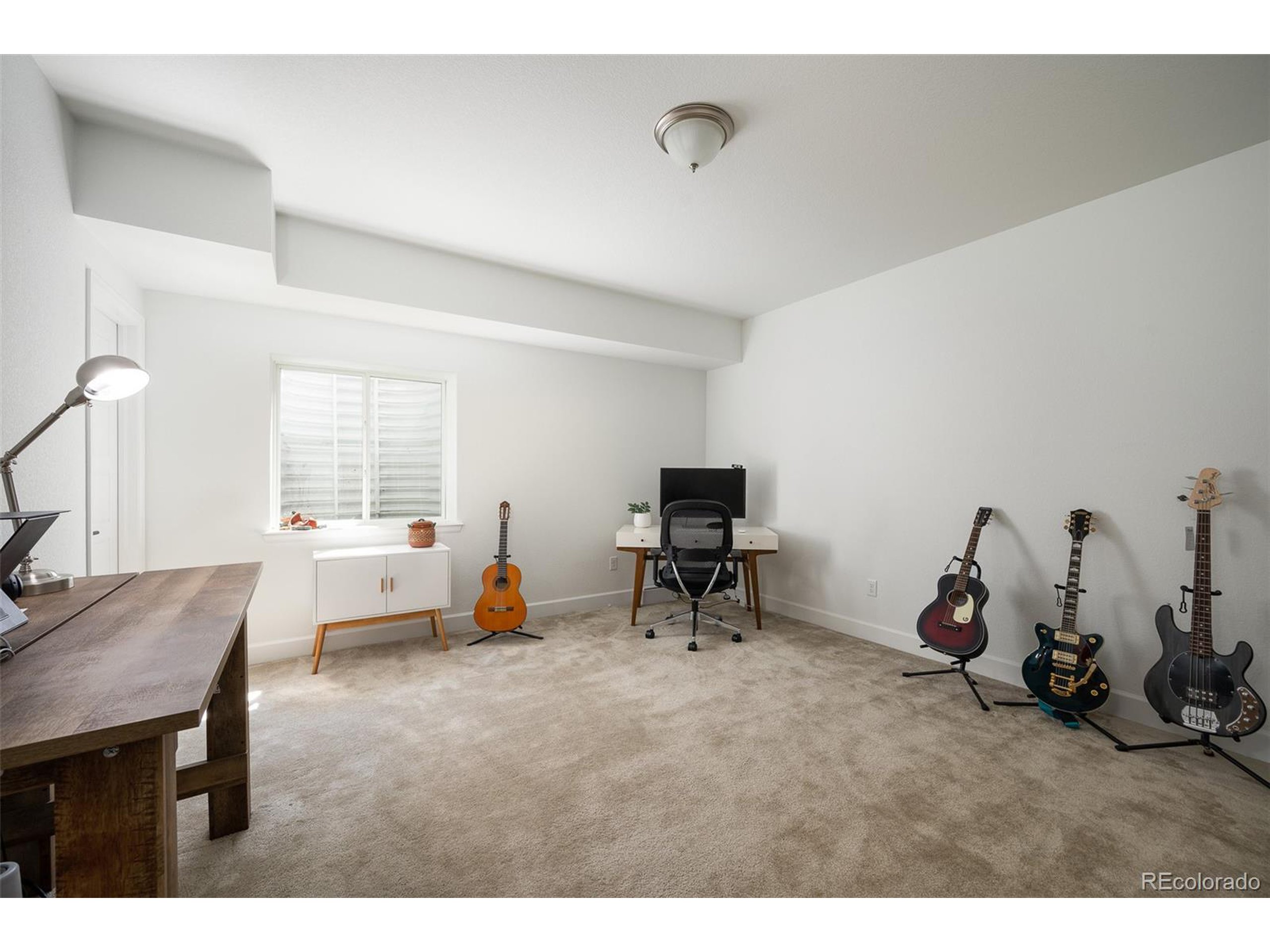 926 Twin Sisters Cir