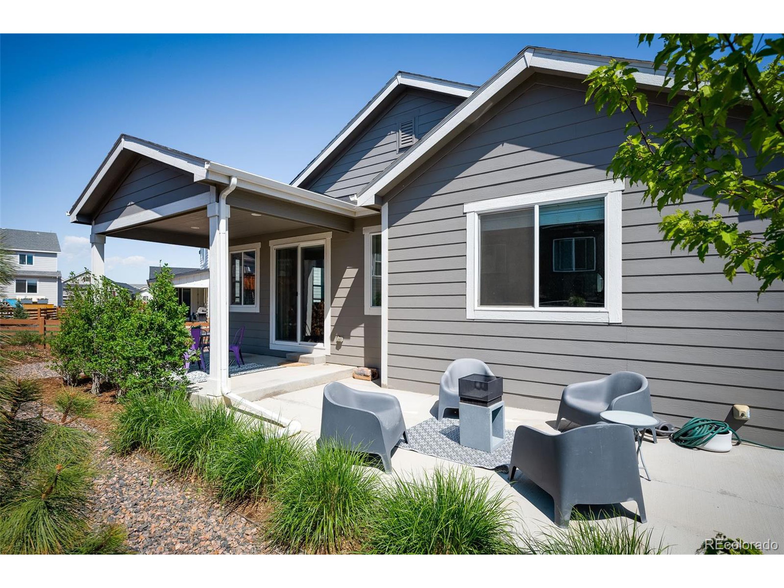 926 Twin Sisters Cir