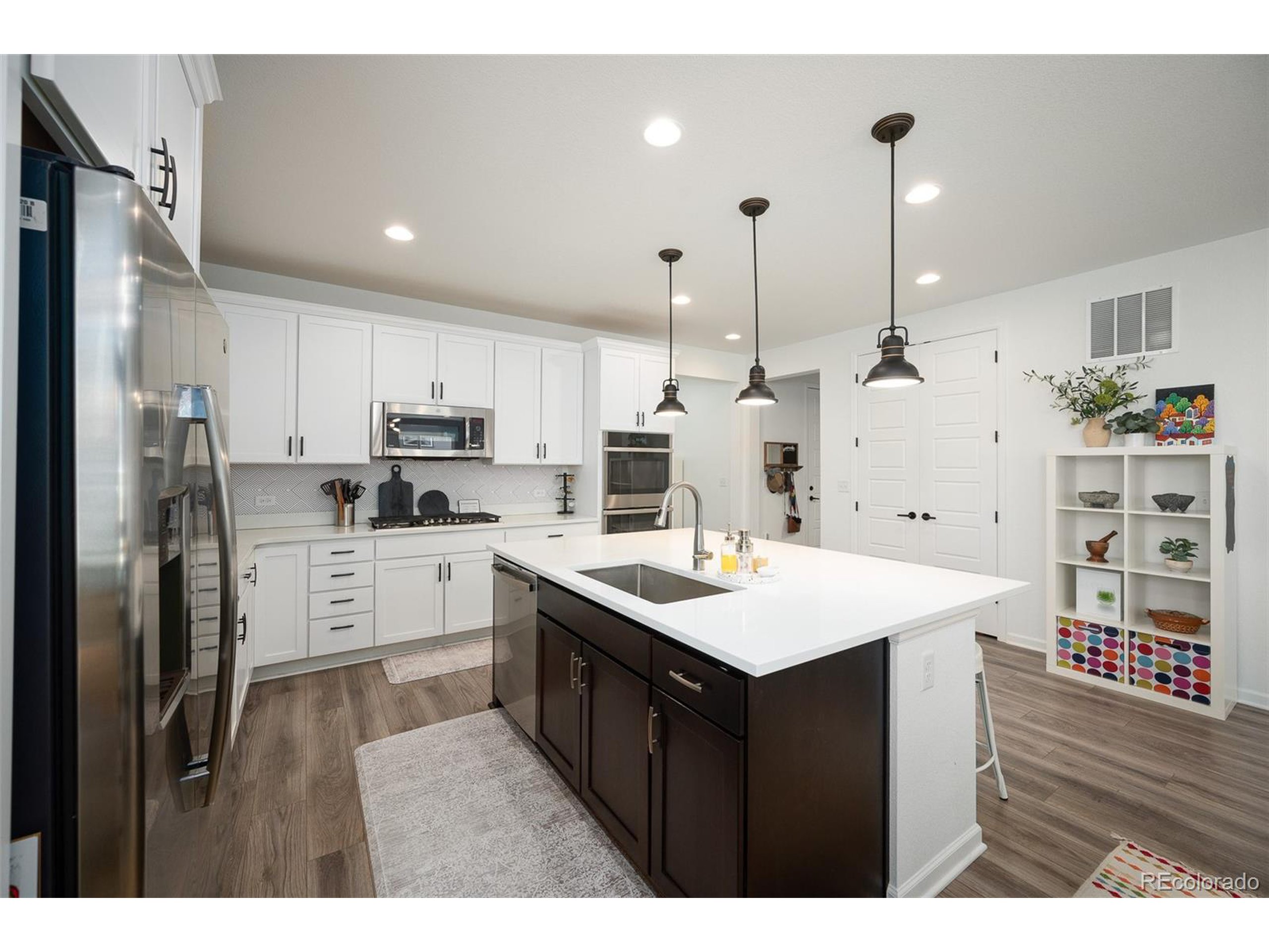 926 Twin Sisters Cir