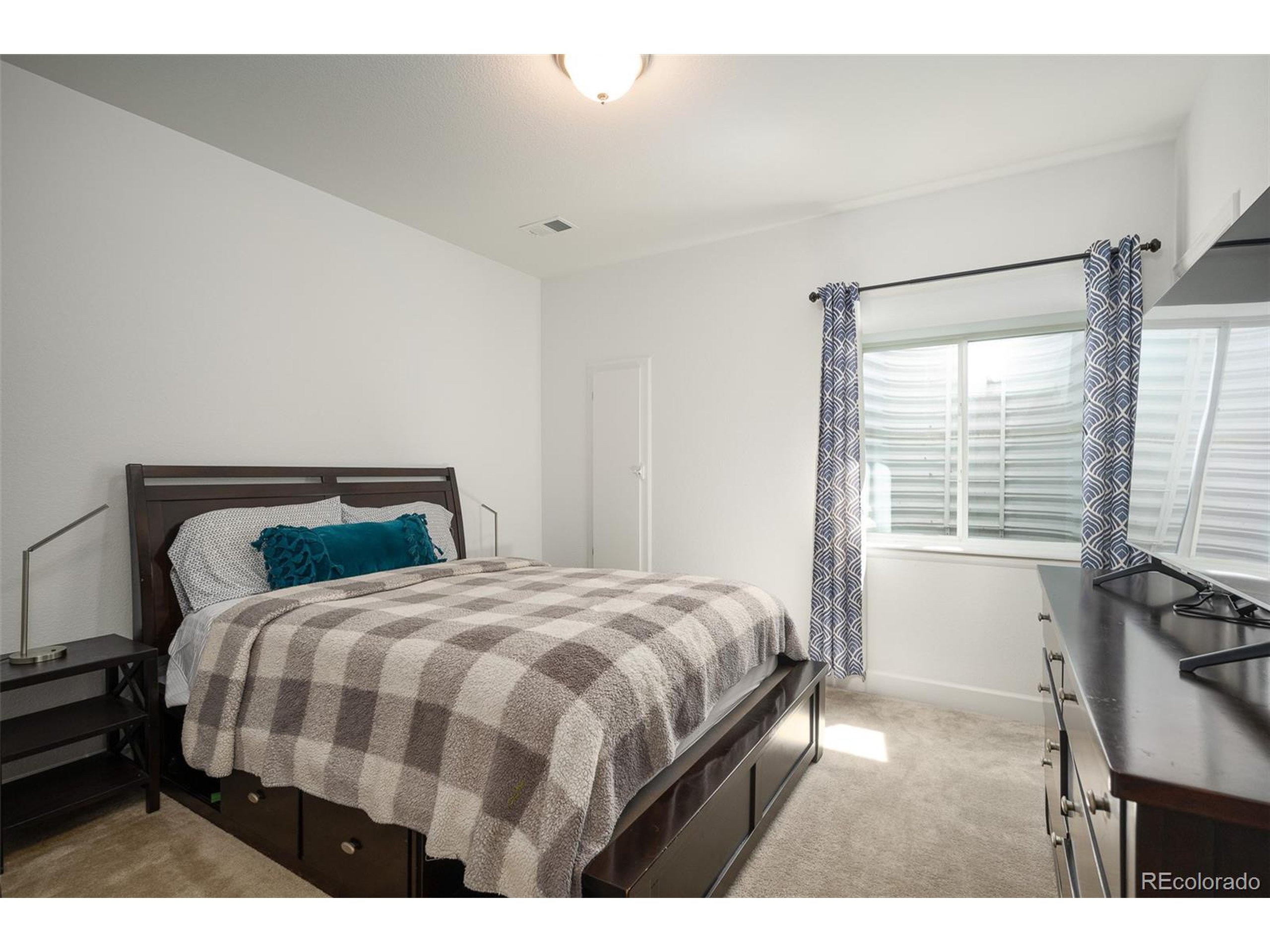 926 Twin Sisters Cir