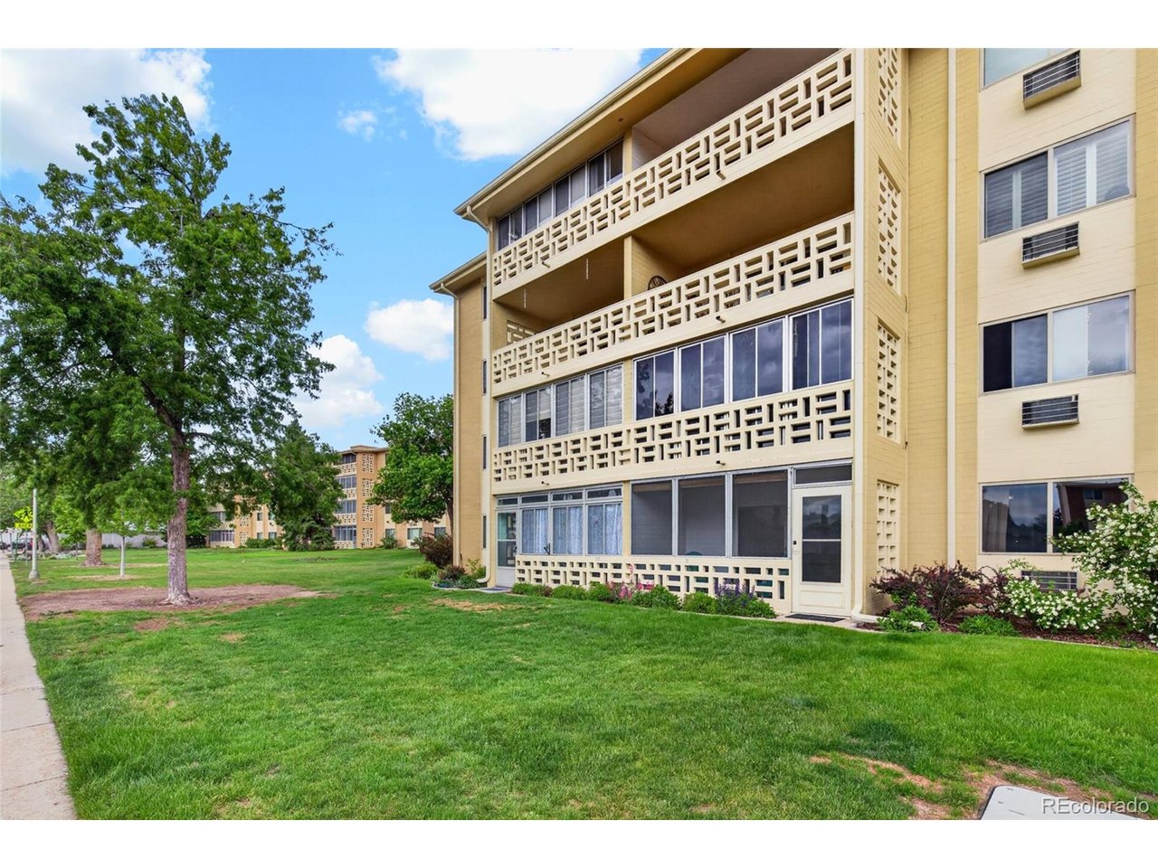 695 S Alton Way 9A