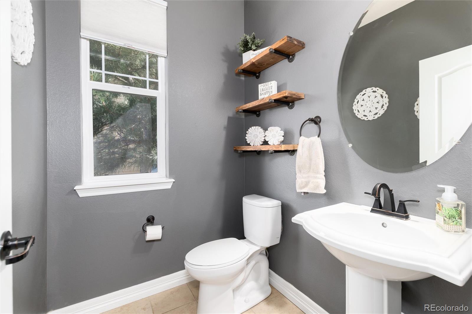 1556 Bent Wedge Point