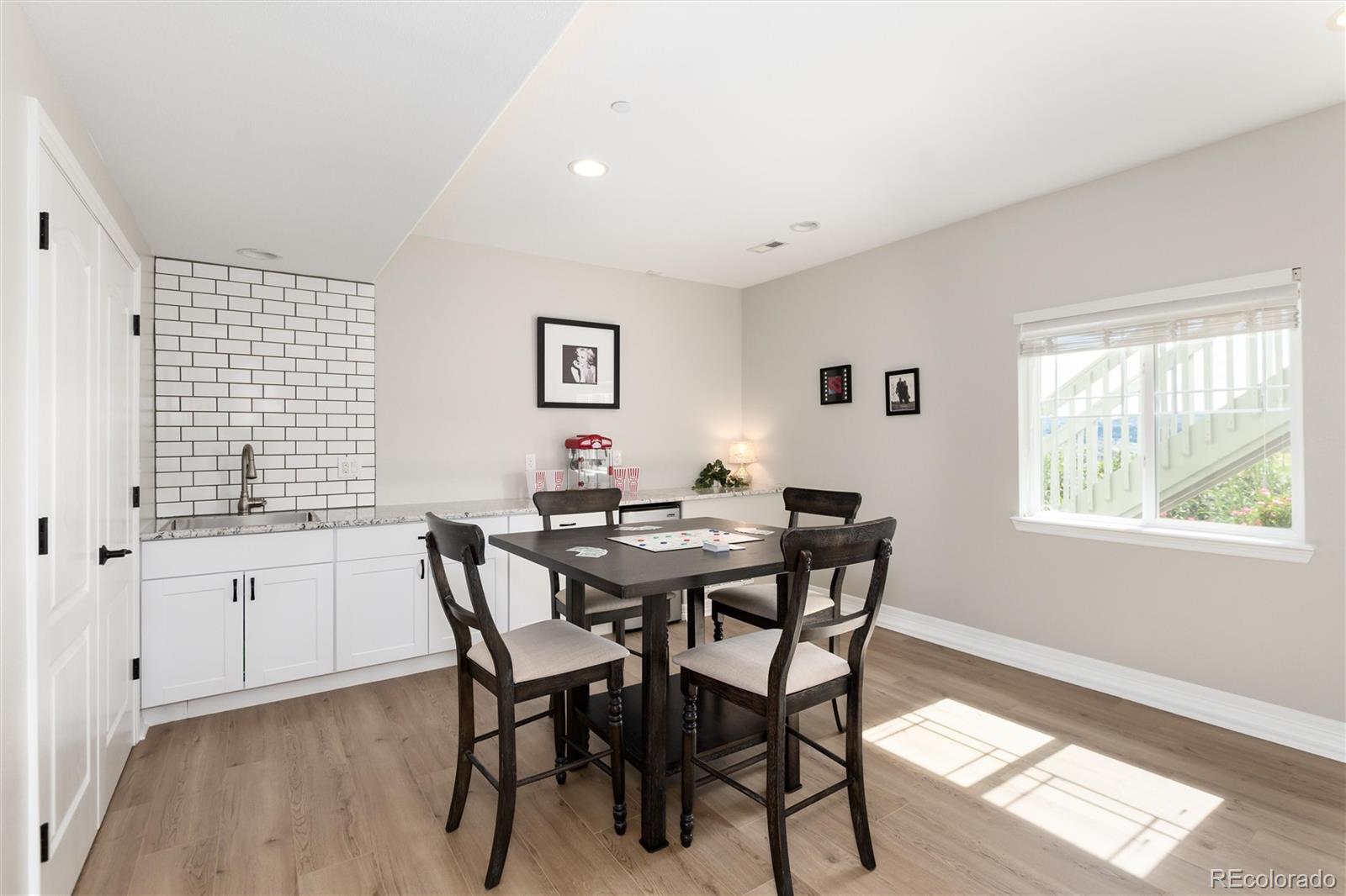 1556 Bent Wedge Point