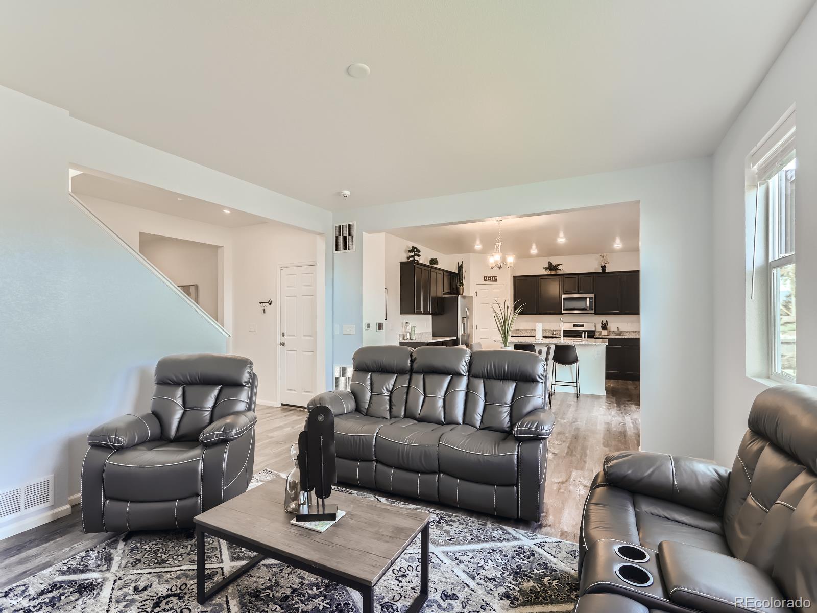 1146 Longs Peak Avenue