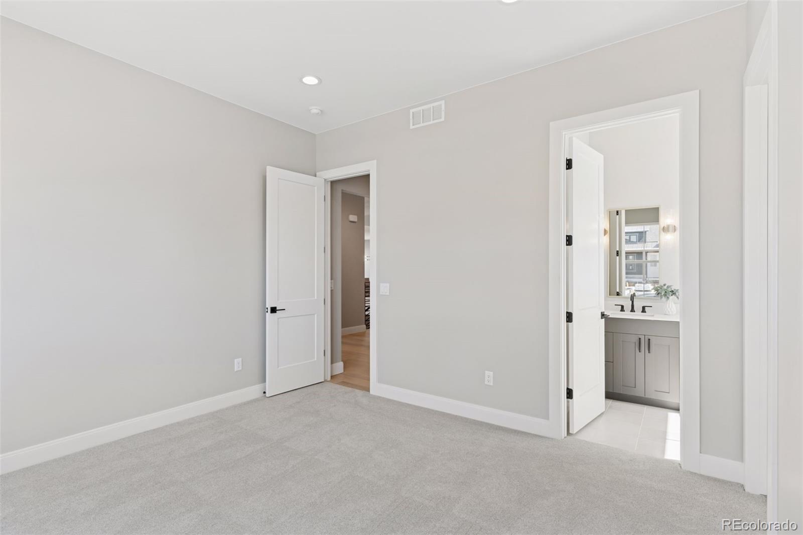 953 William Way