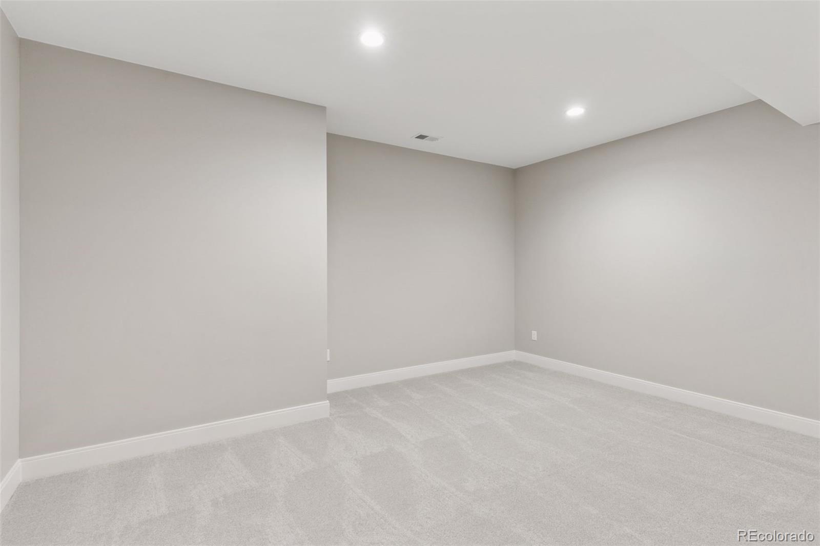 953 William Way