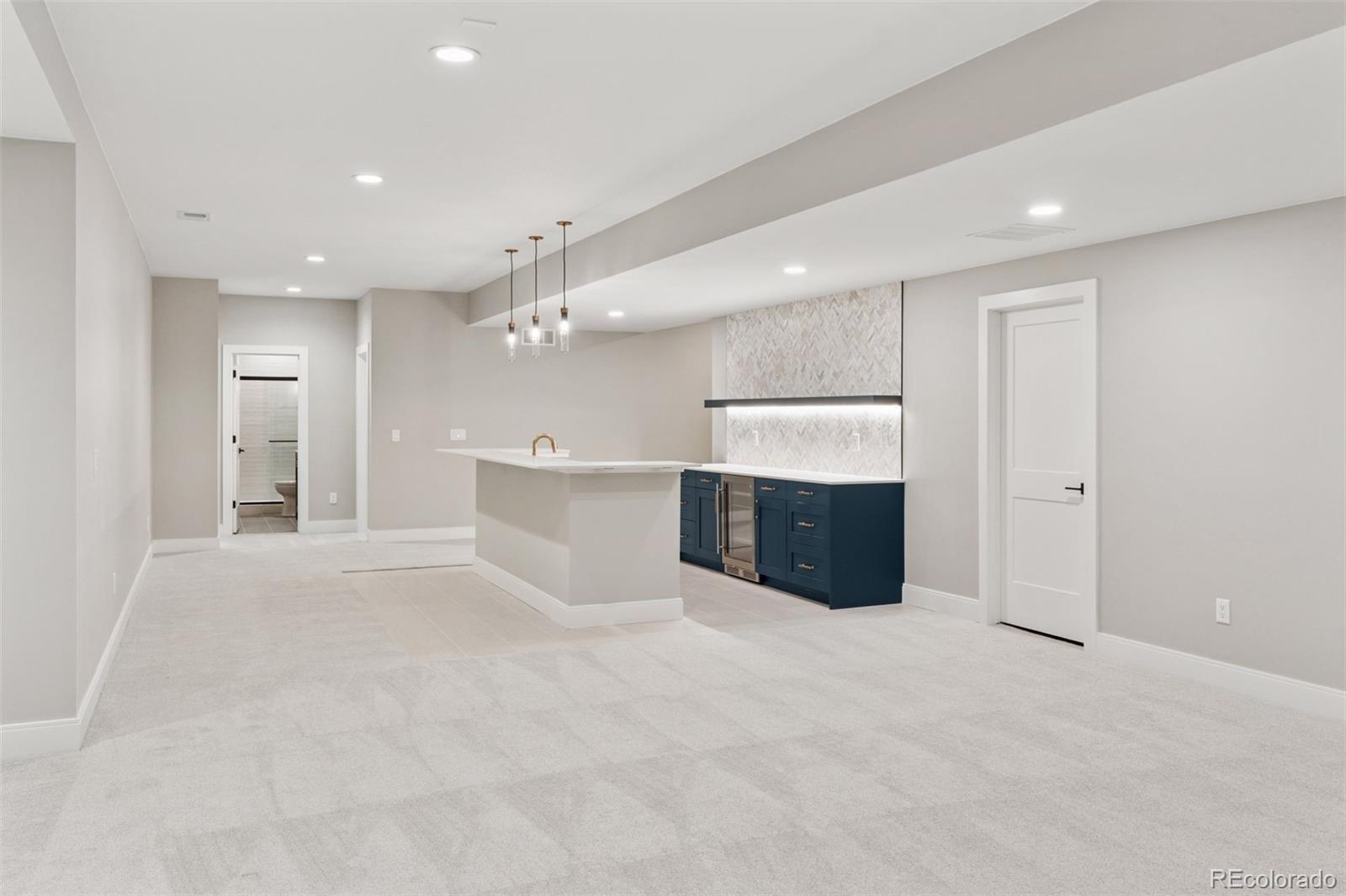 953 William Way