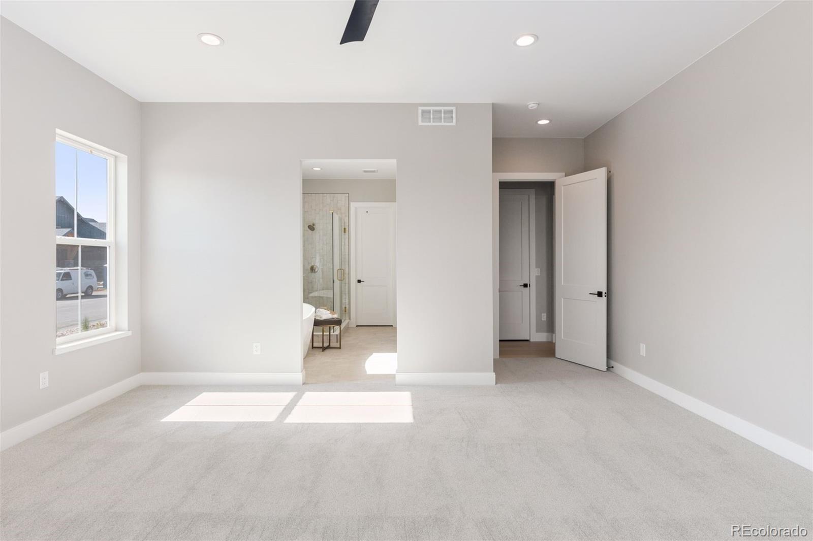953 William Way