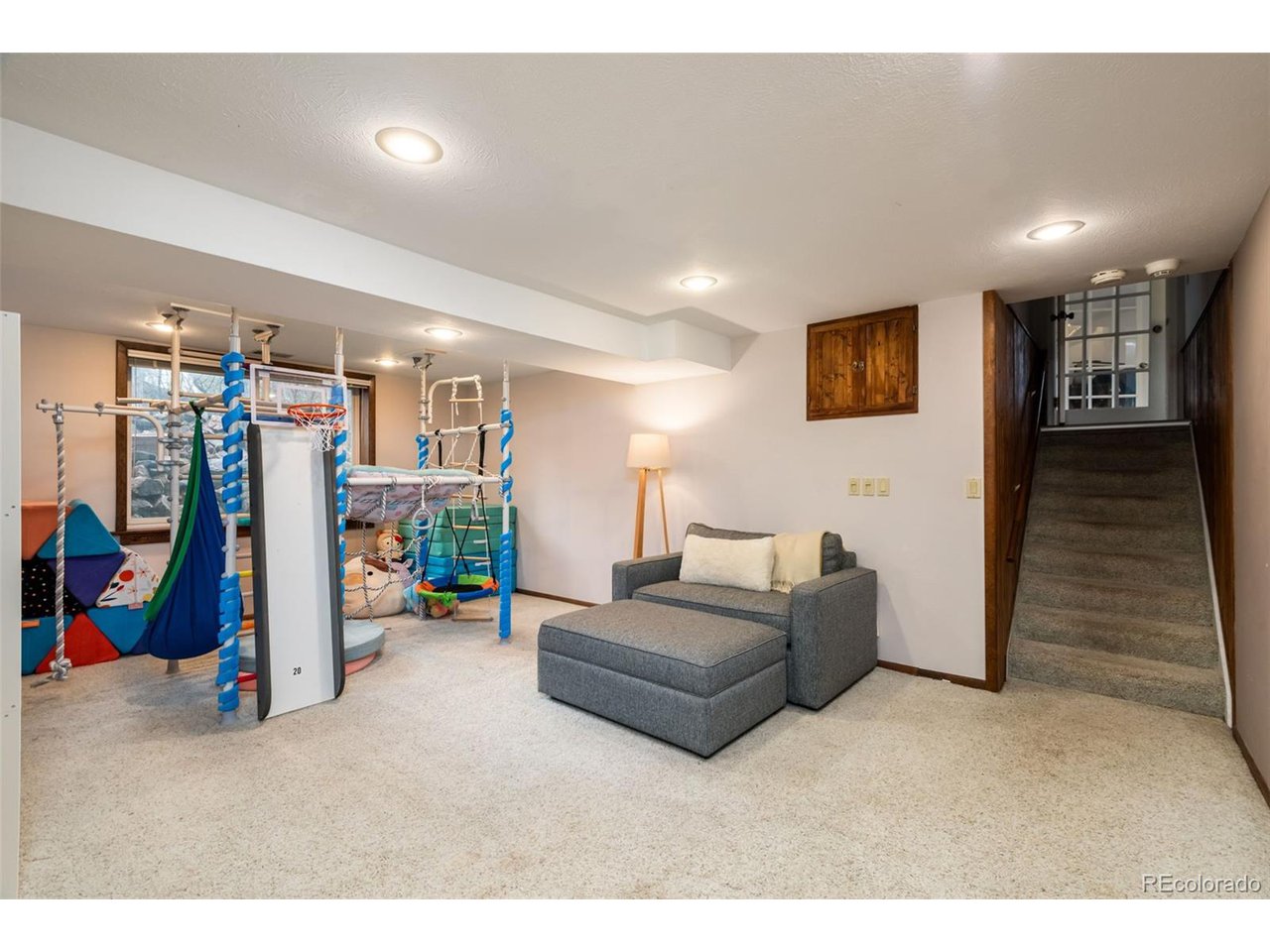 4740 W 101st Pl