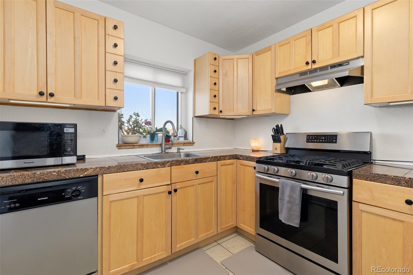 1481 Ash Street Unit: 4