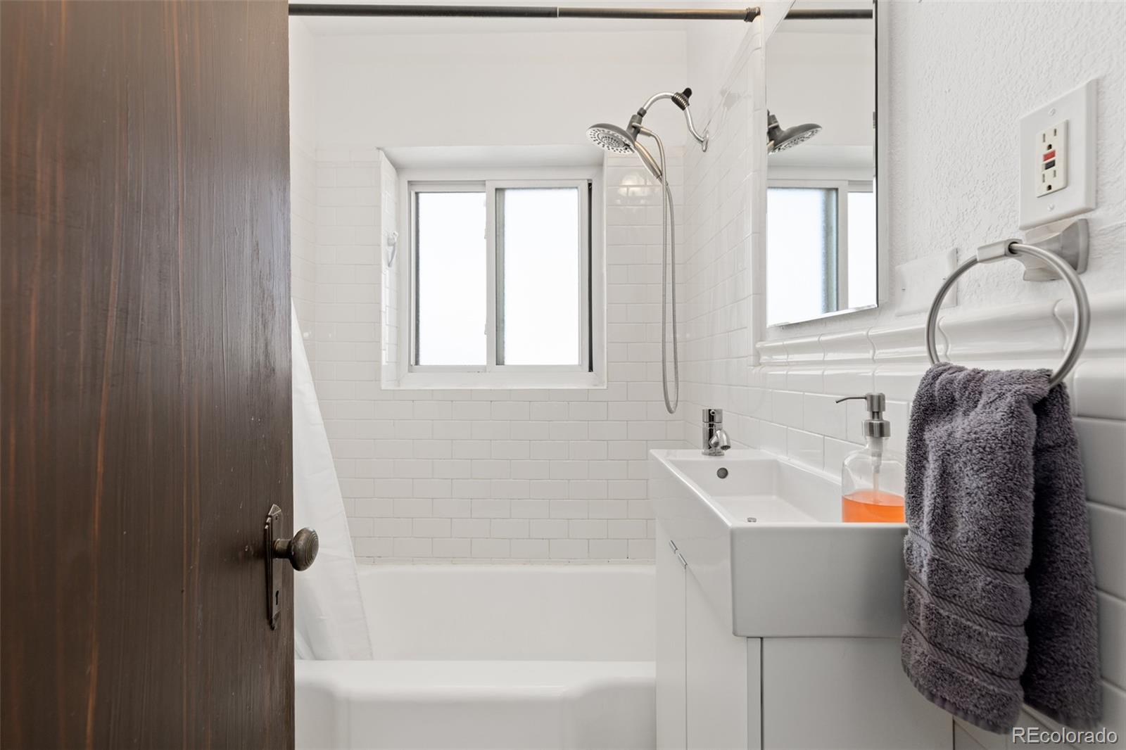 1481 Ash Street Unit: 4