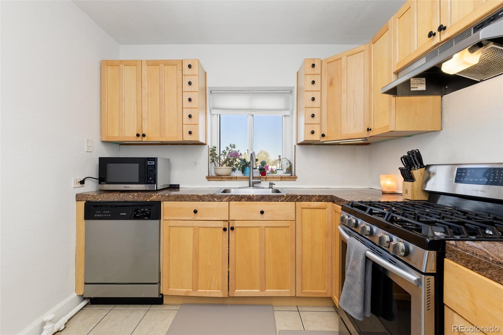 1481 Ash Street Unit: 4