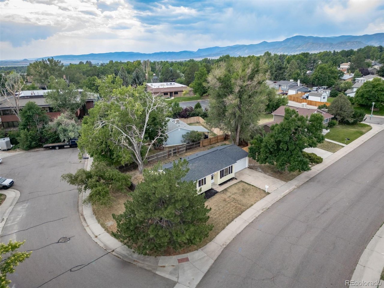 6924 W Hinsdale Dr