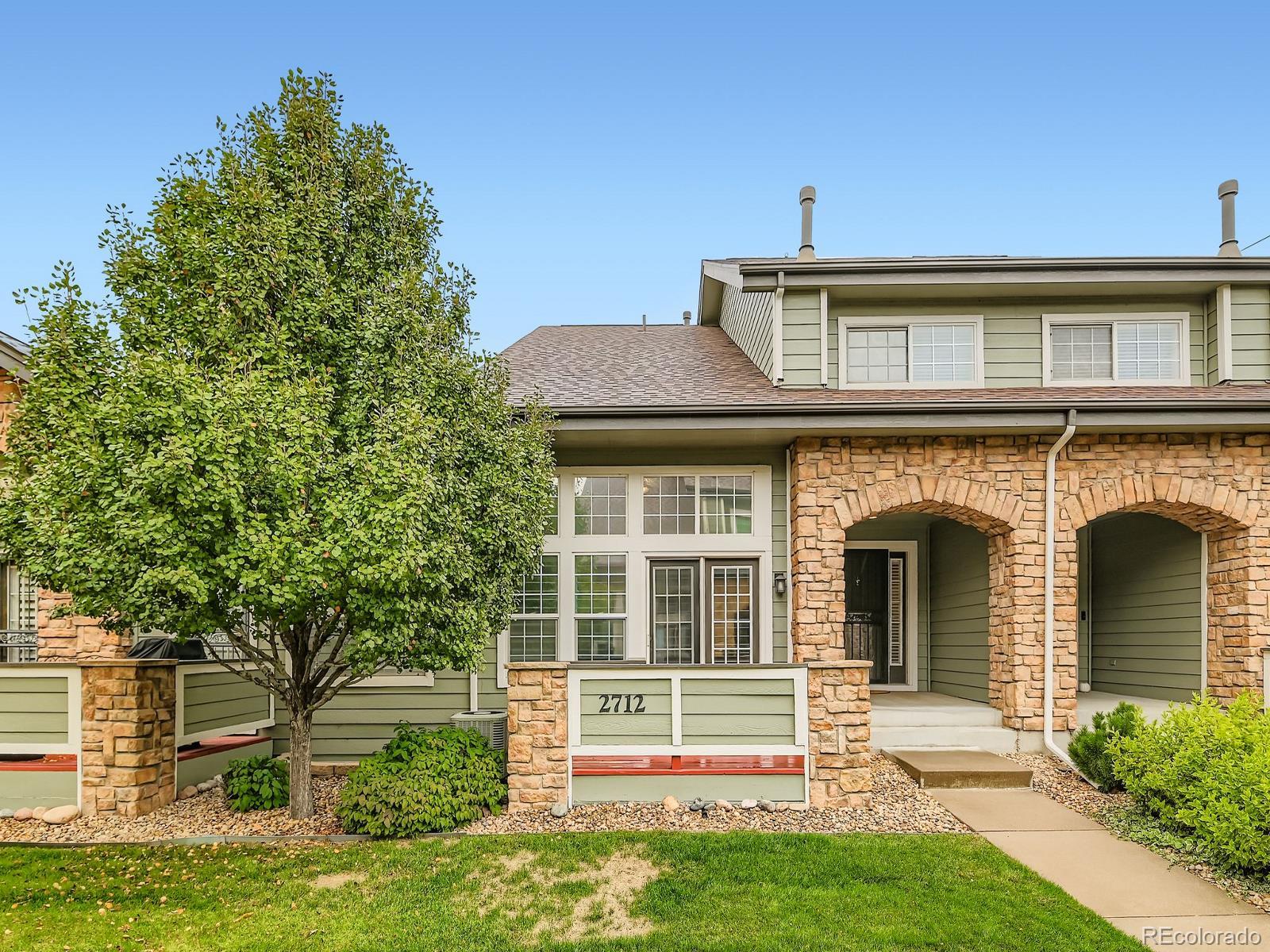 2712 W Greens Place