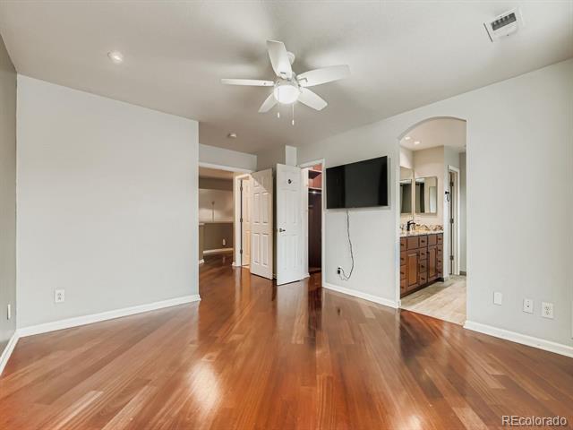 2712 W Greens Place