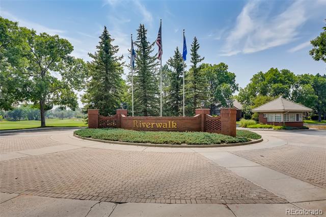 2712 W Greens Place