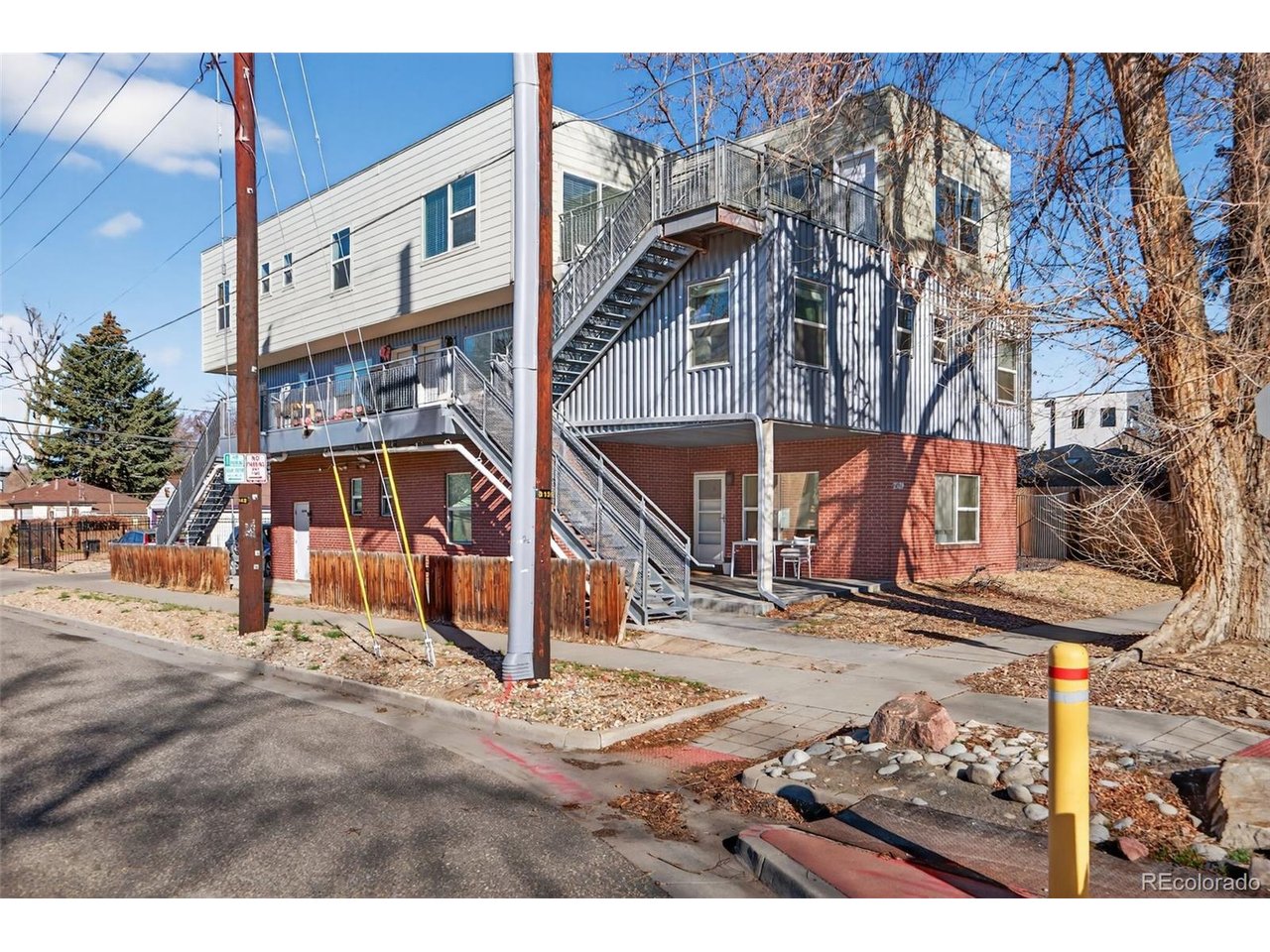 2389 S High St 4