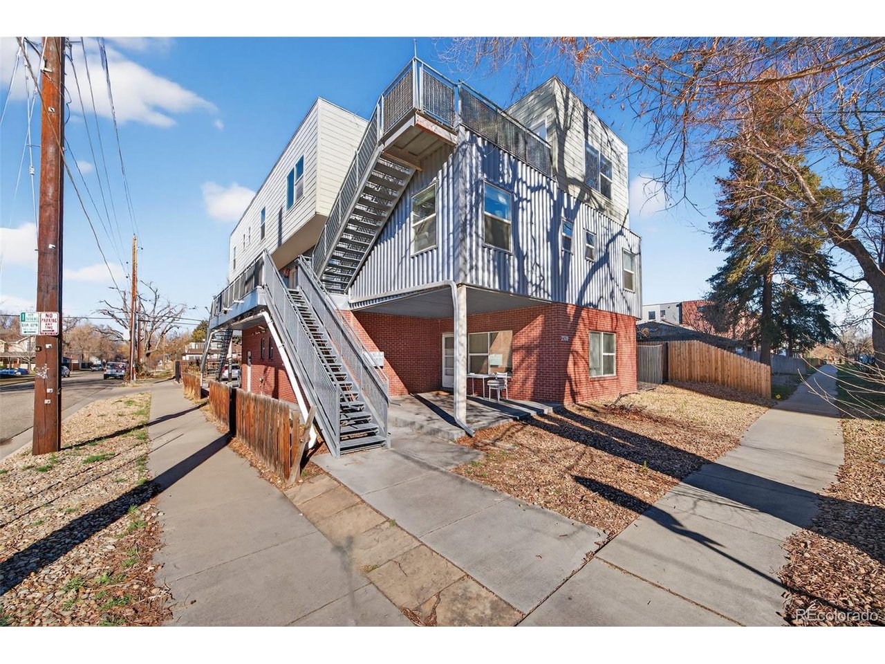 2389 S High St 4