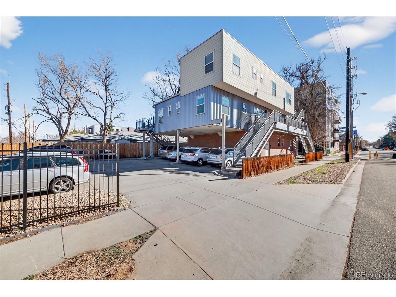 2389 S High St 4