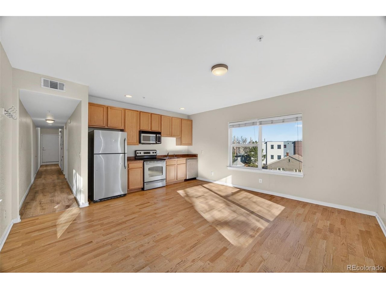 2389 S High St 4