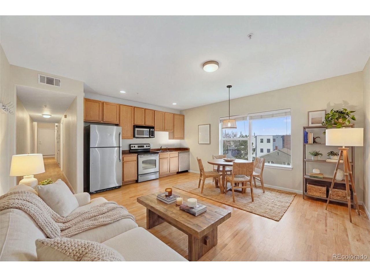 2389 S High St 4
