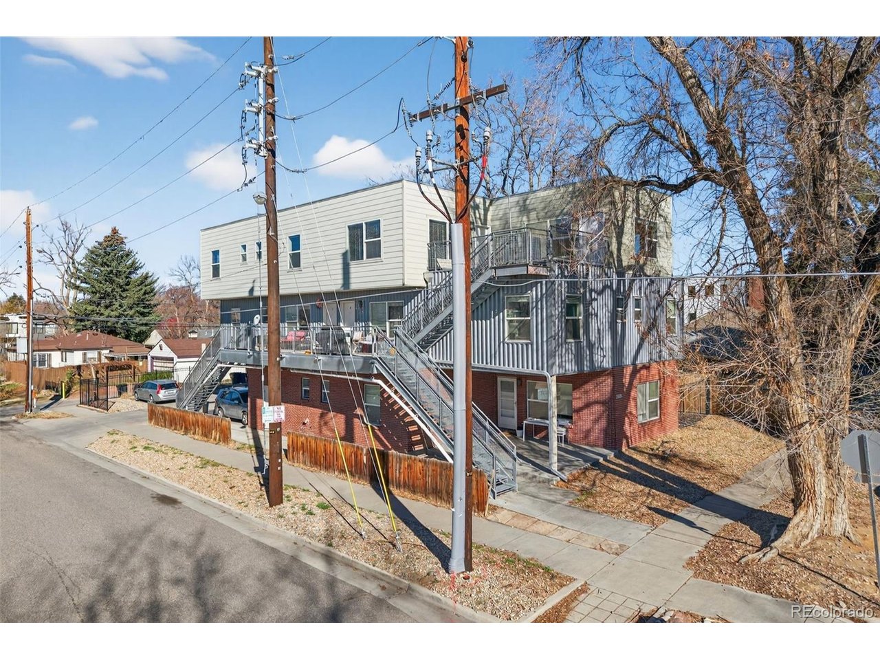 2389 S High St 4