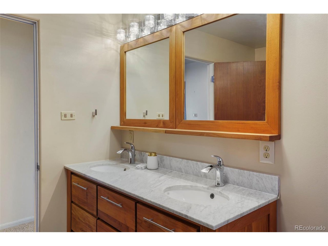25 Hillside Dr
