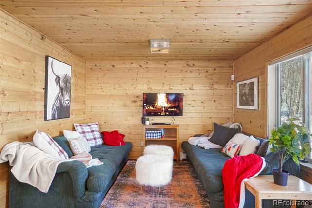 Meadow + Mountain Lodge