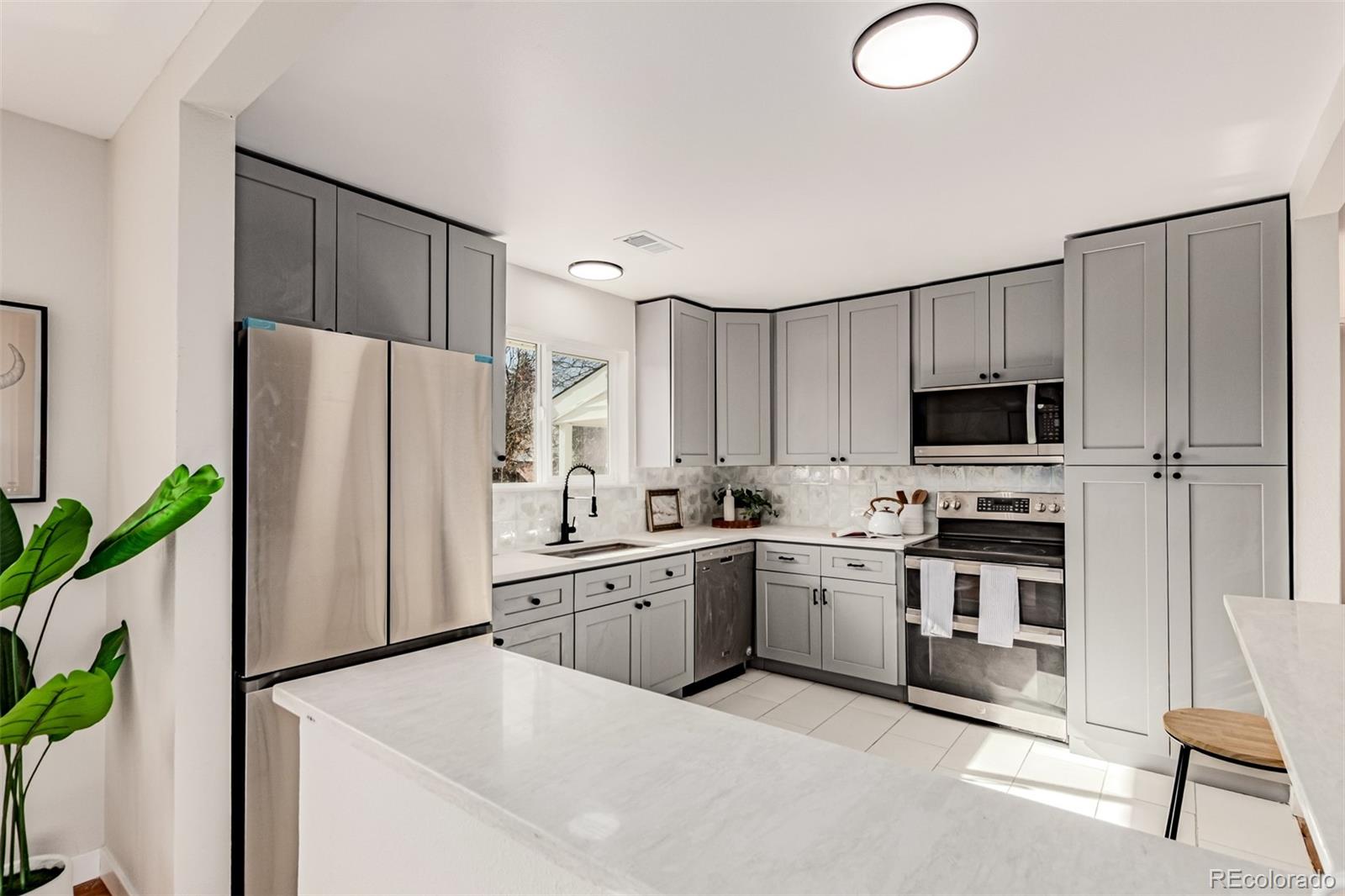 1997 E Euclid Avenue