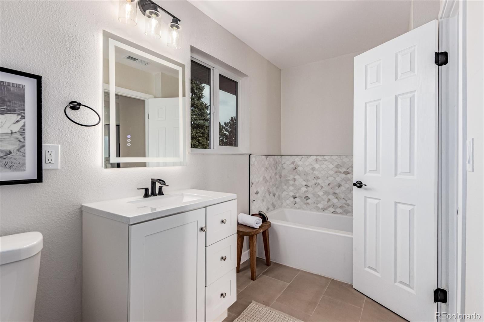 1997 E Euclid Avenue