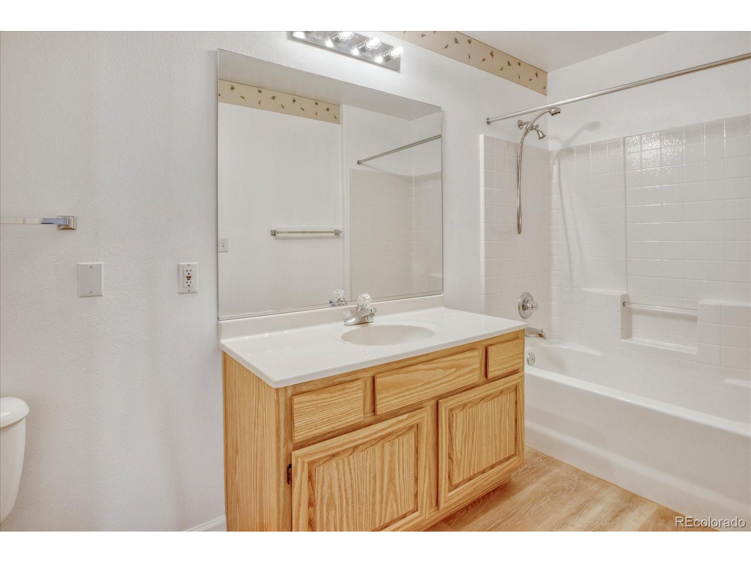 1110 Opal St 201