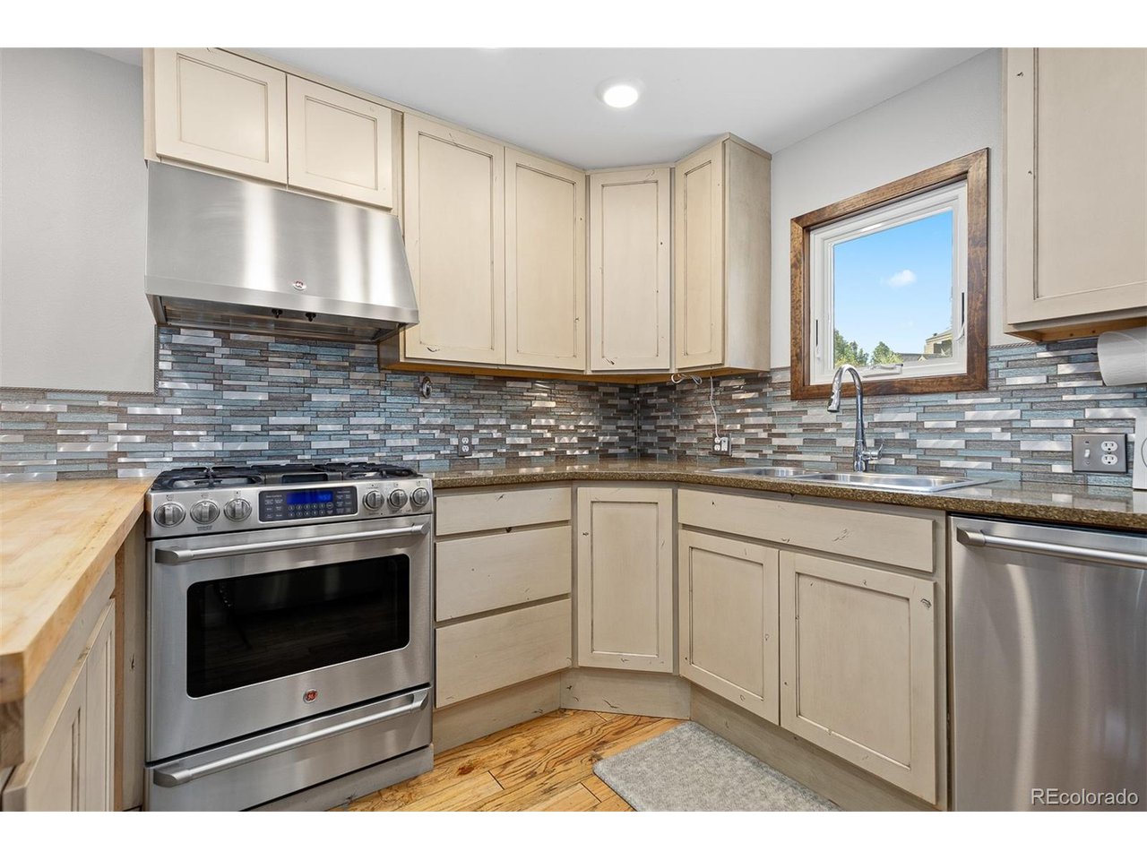 329 N Chipmunk Cir