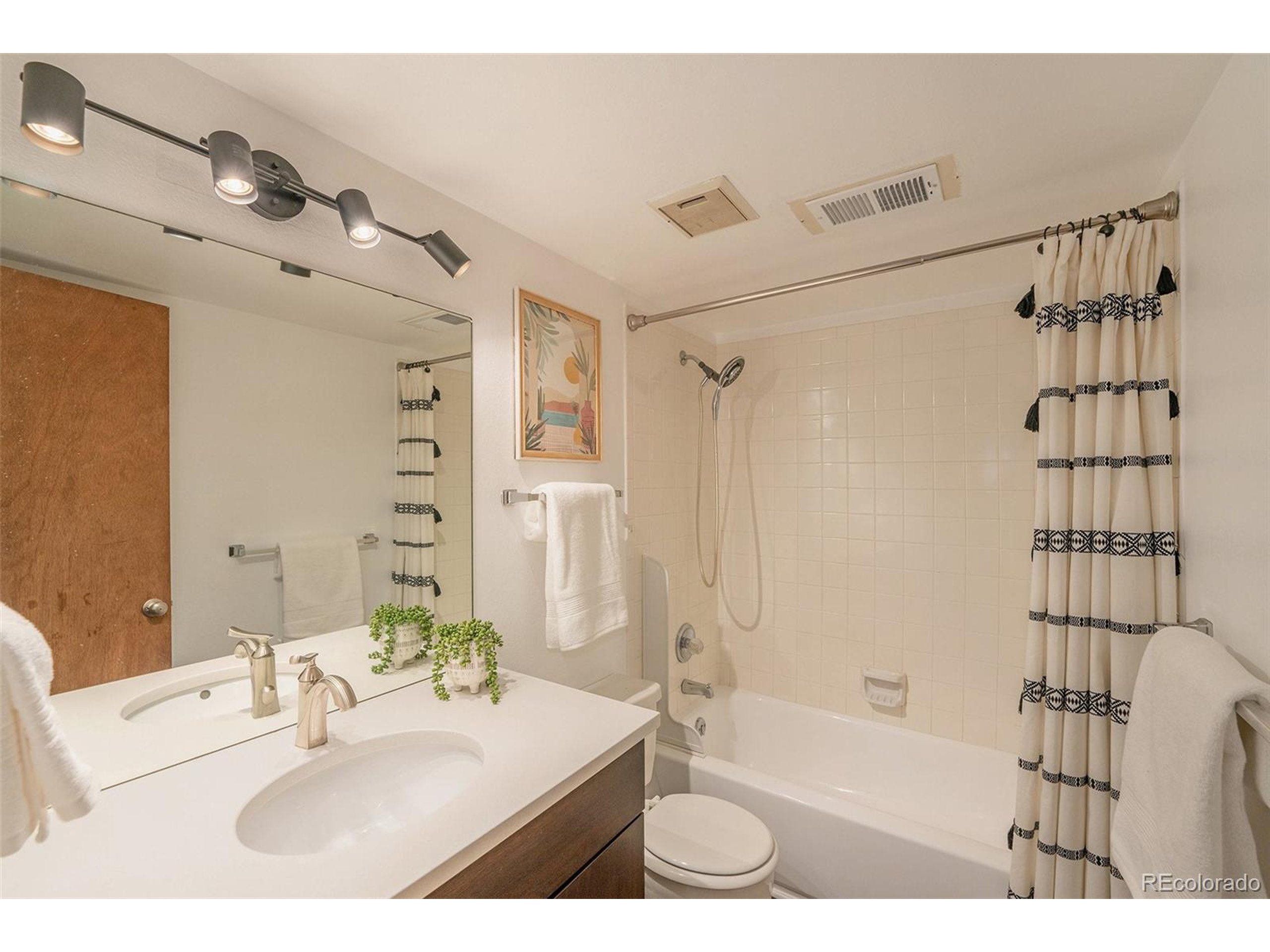 6388 Oak Ct 205