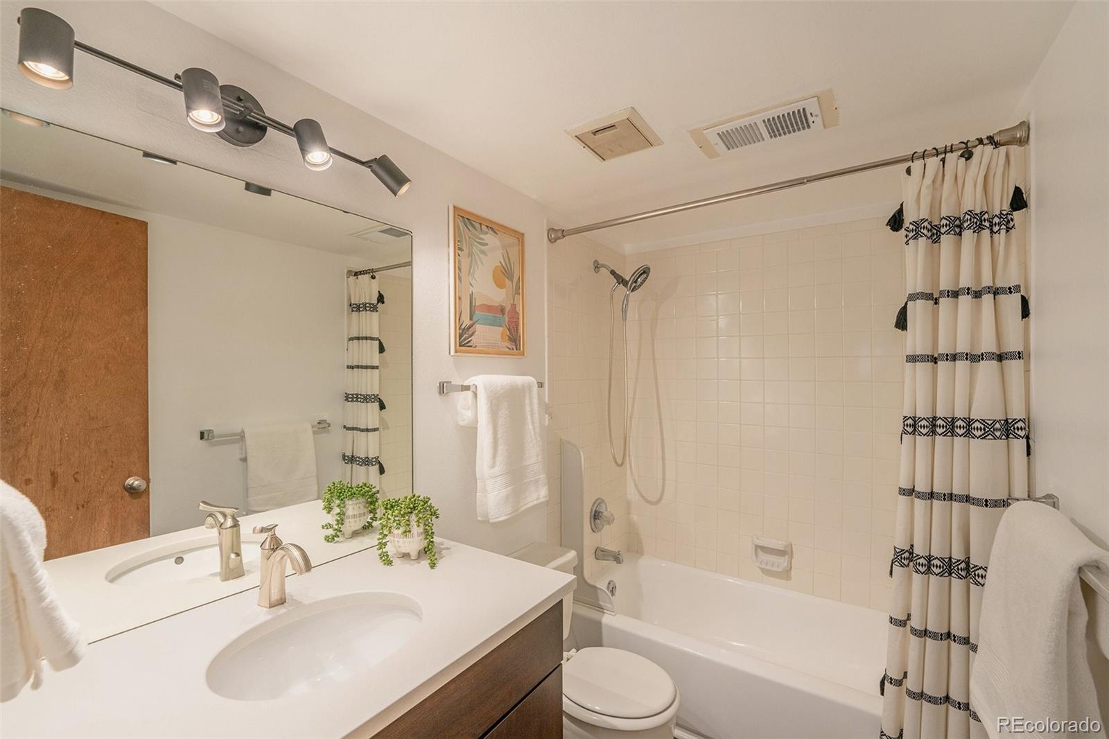 6388 Oak Court Unit: 205