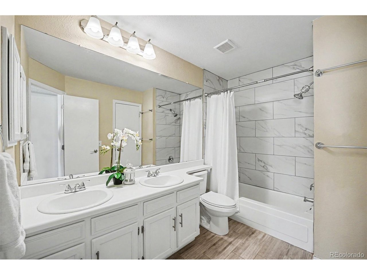 1811 S Quebec Way 240