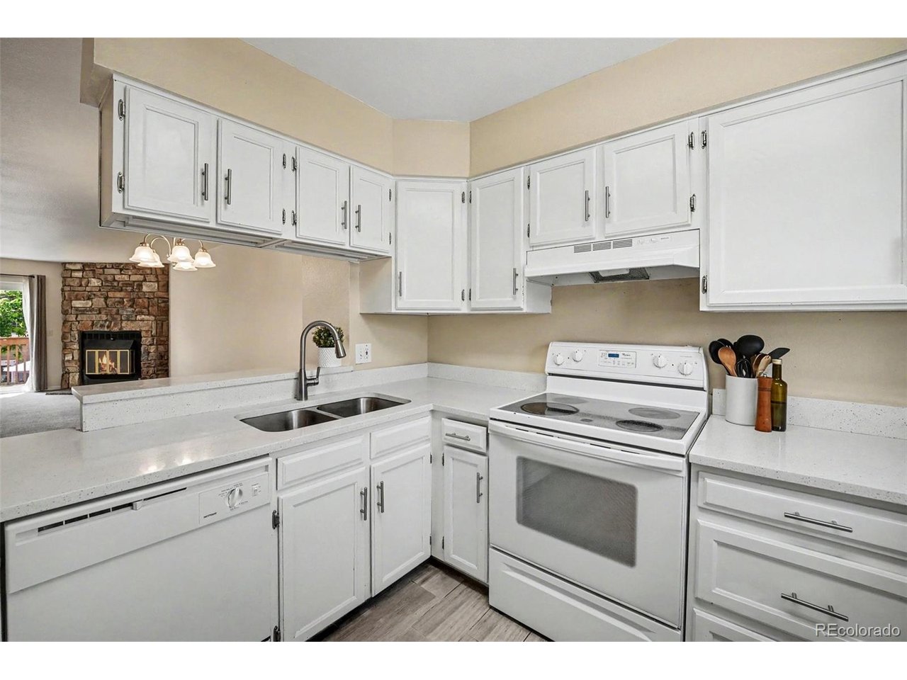 1811 S Quebec Way 240