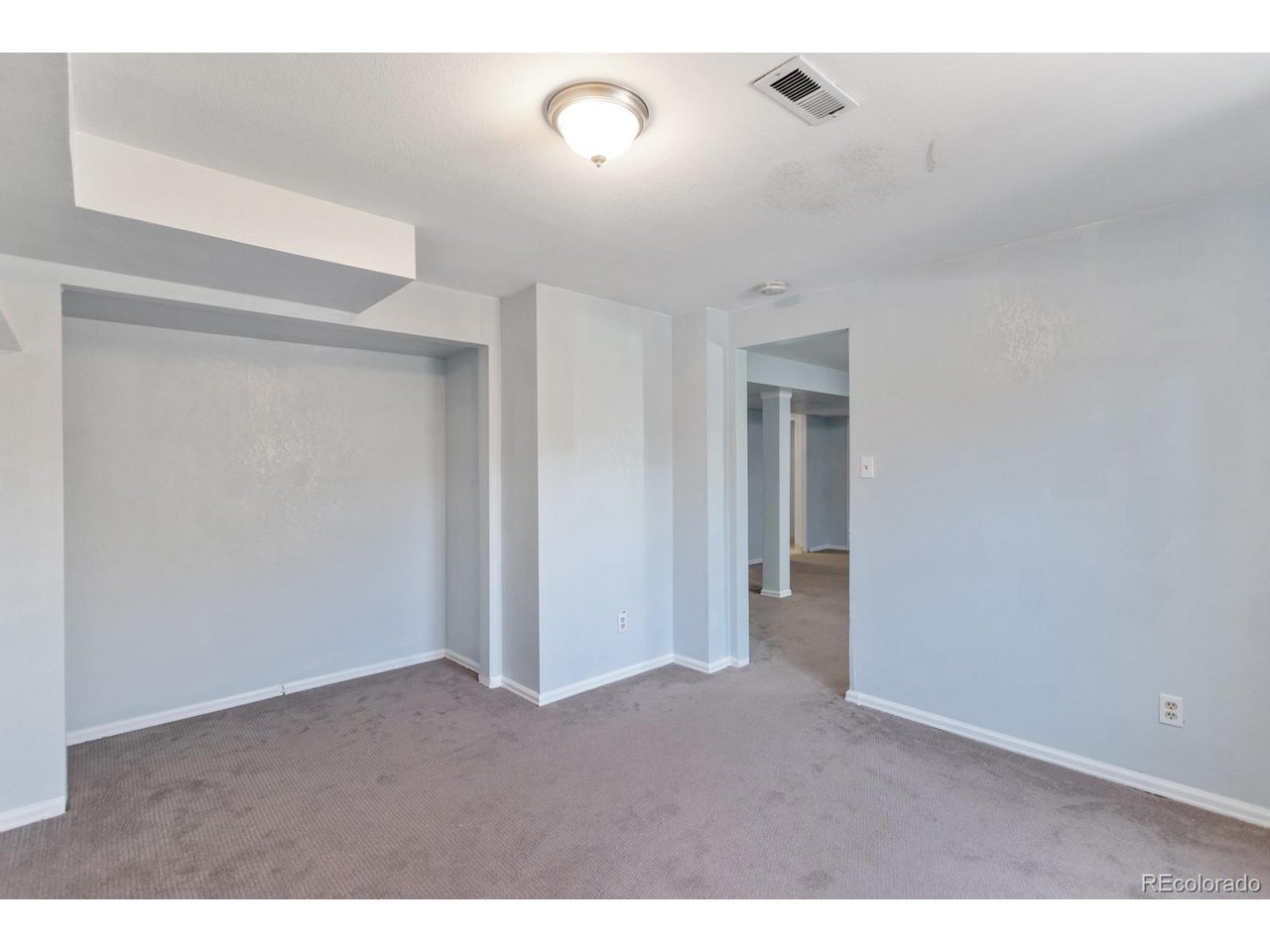 5686 W 109th Cir