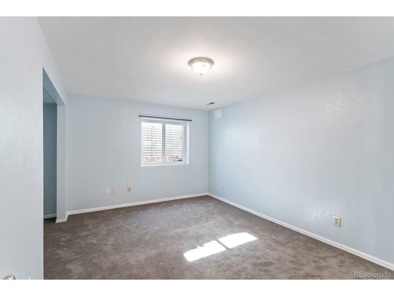 5686 W 109th Cir
