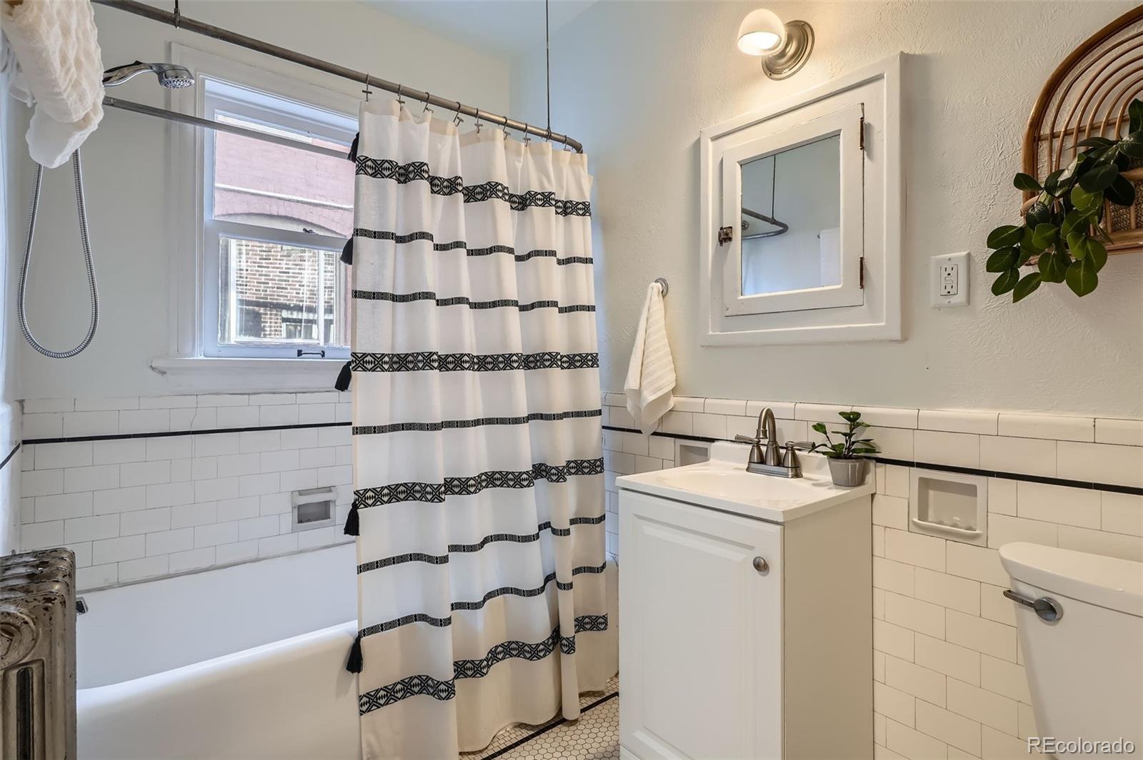 1369 N Downing Street Unit: 3